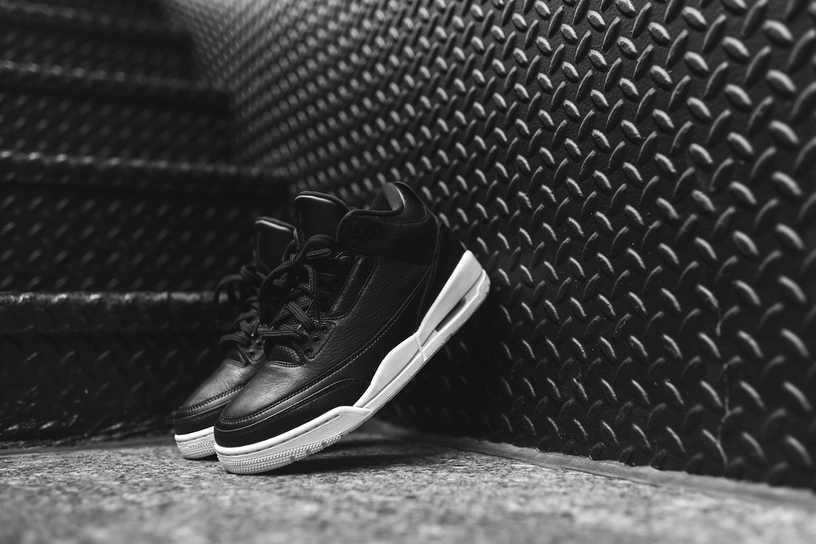 Nike Air Jordan III Retro - Black / White
