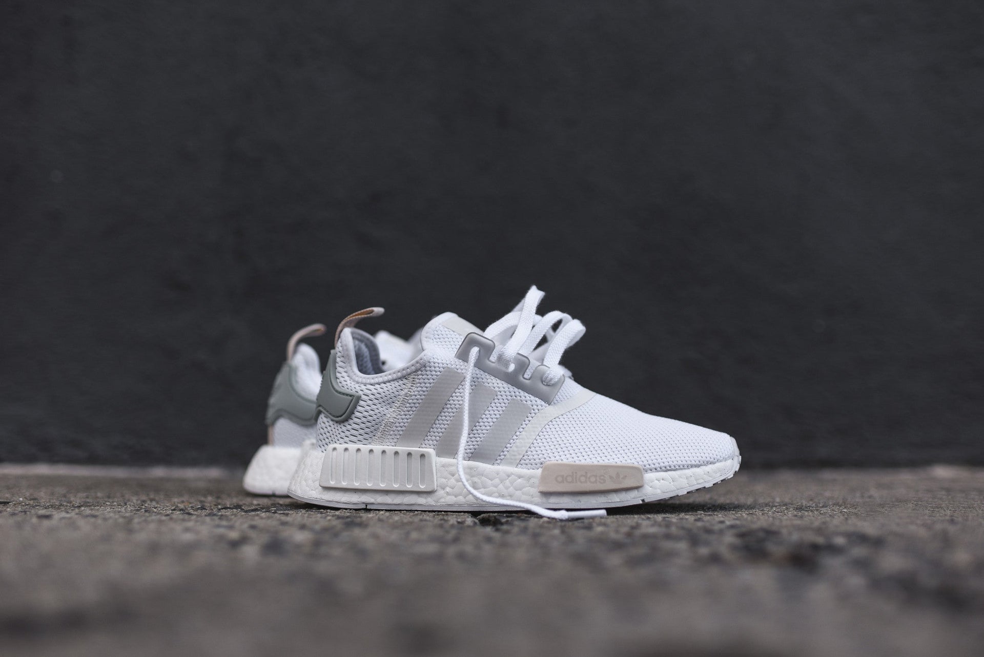 adidas Originals WMNS NMD R1 - White / Tact Green