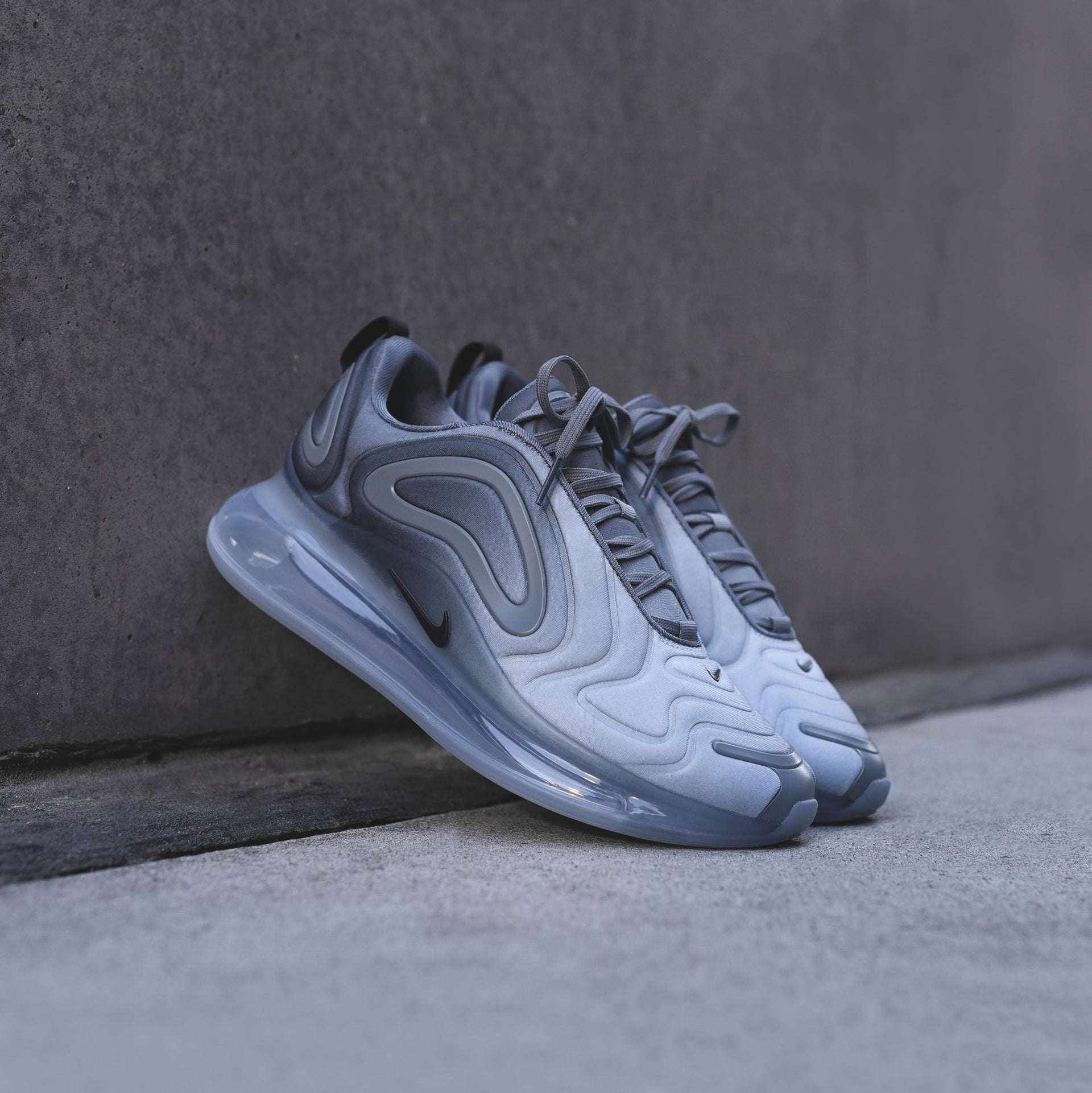 Nike Air Max 720 - Anthracite / Black / Metallic Silver