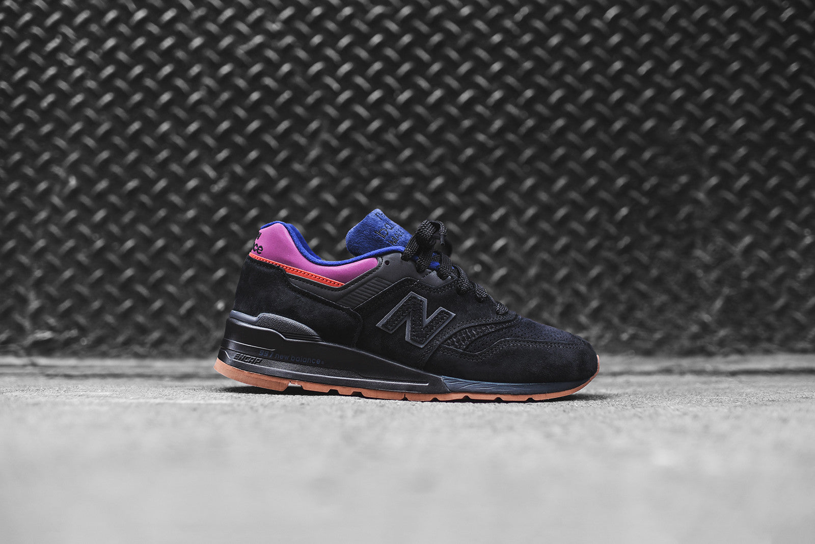 New Balance 997 - Black / Magnet