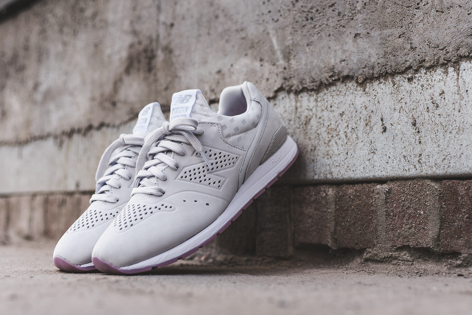 New Balance 696 - Beige / Pink