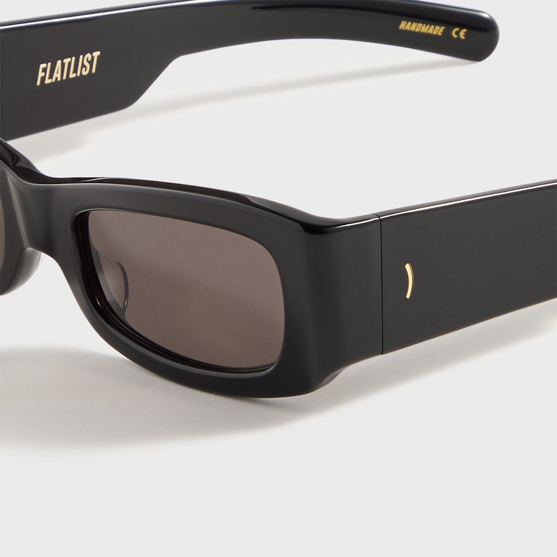 Flatlist Kareem in Solid Black / Solid Black Lens