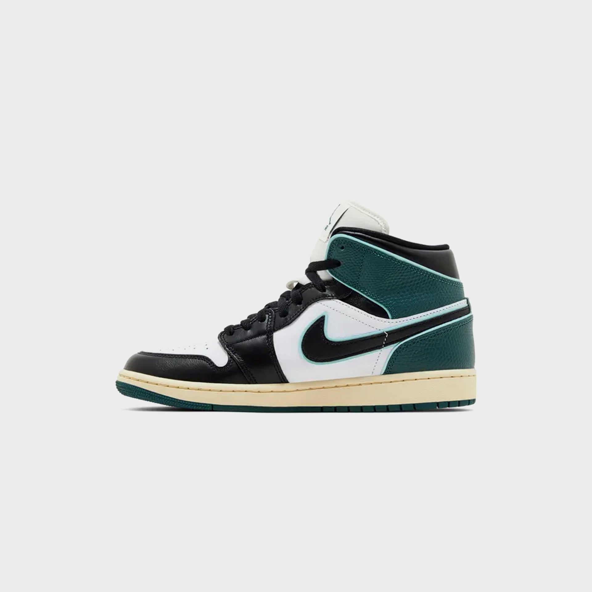 Nike WWNS Air Jordan 1 Mid SE - White / Light Dew / Oxidised Green / Black