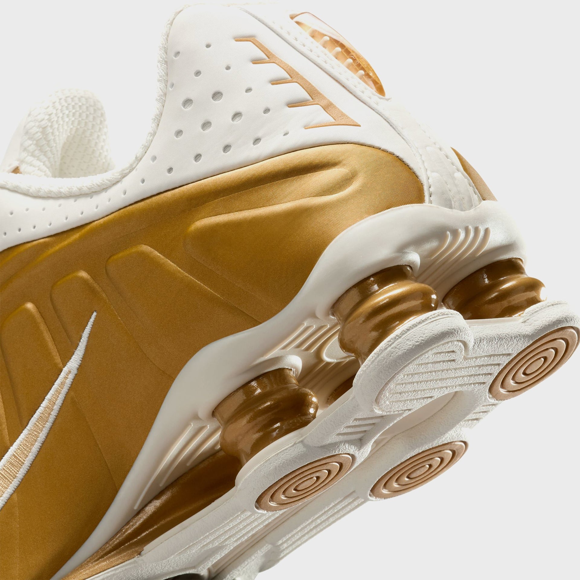 Nike WMNS Shox R4 - Soft Pearl / Metallic Gold