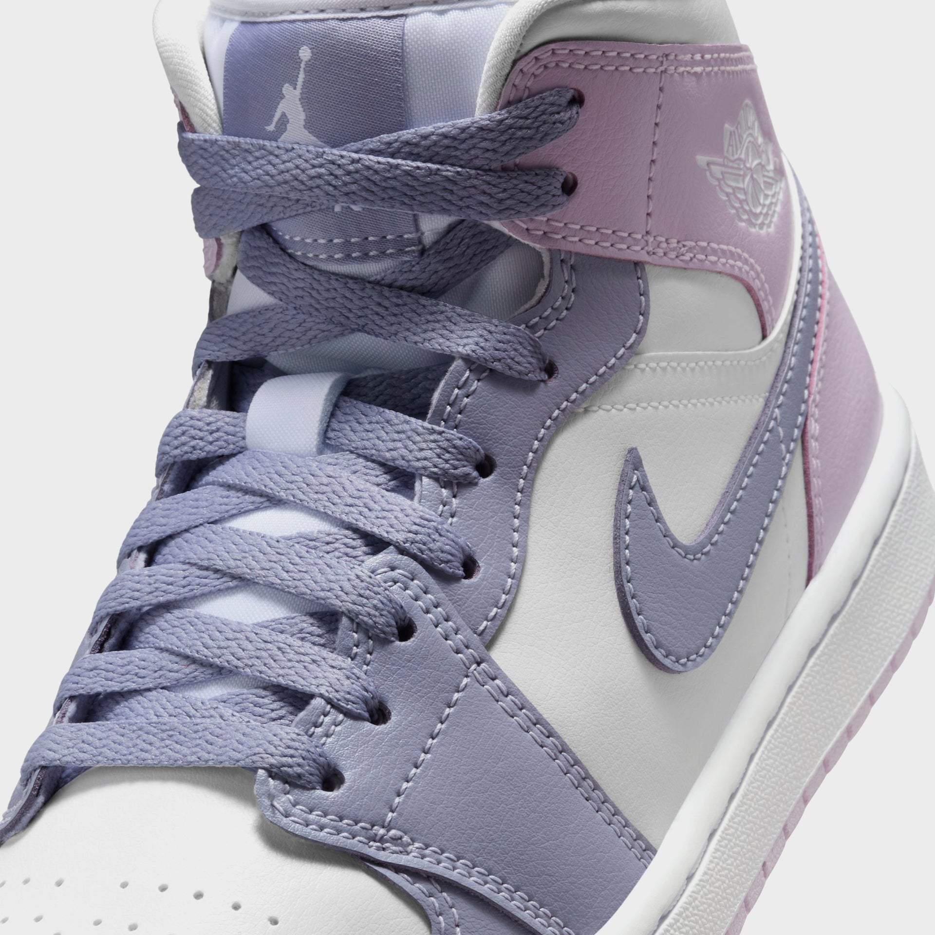 Nike WMNS Air Jordan 1 Mid - Indigo Haze / Doll / White