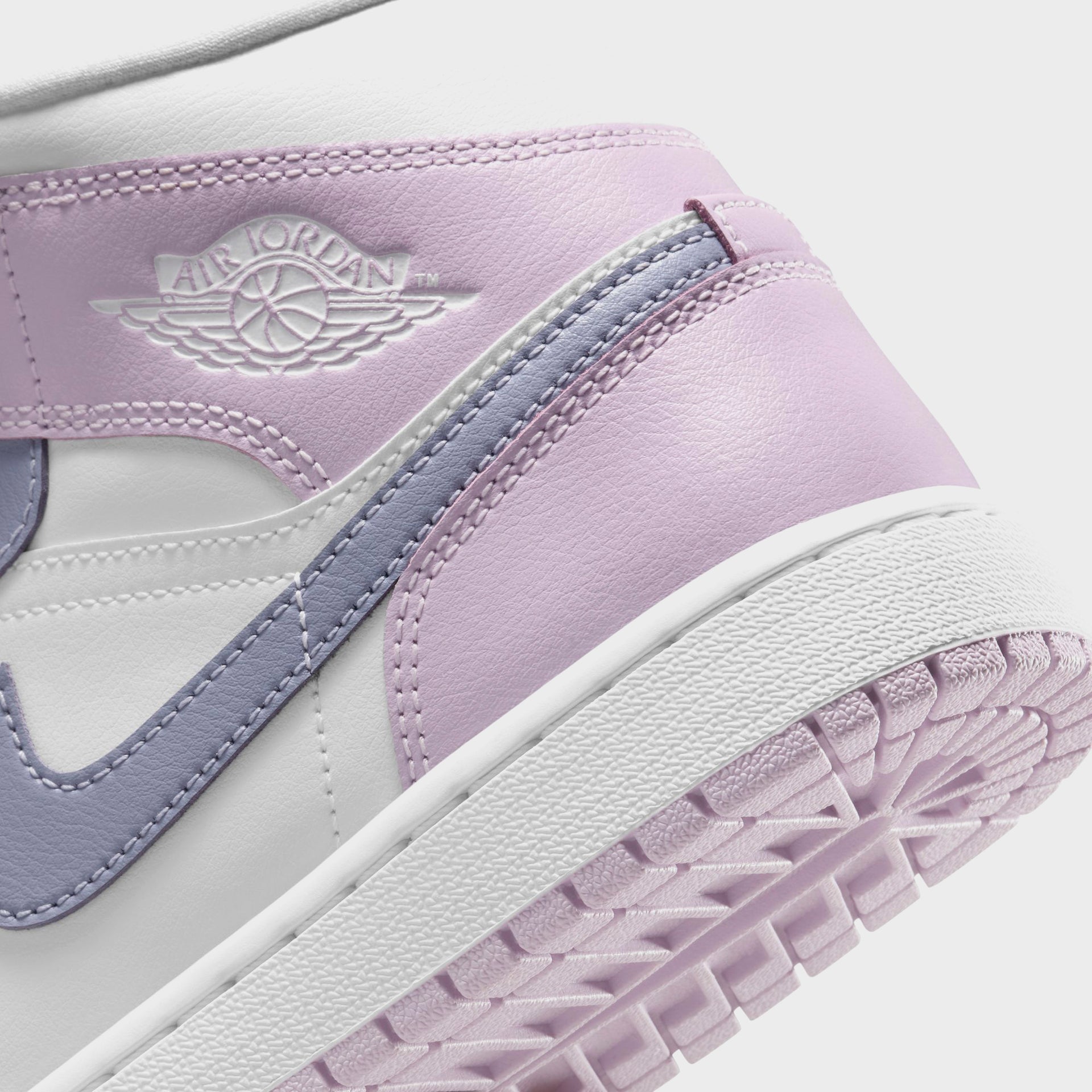 Nike WMNS Air Jordan 1 Mid - Indigo Haze / Doll / White