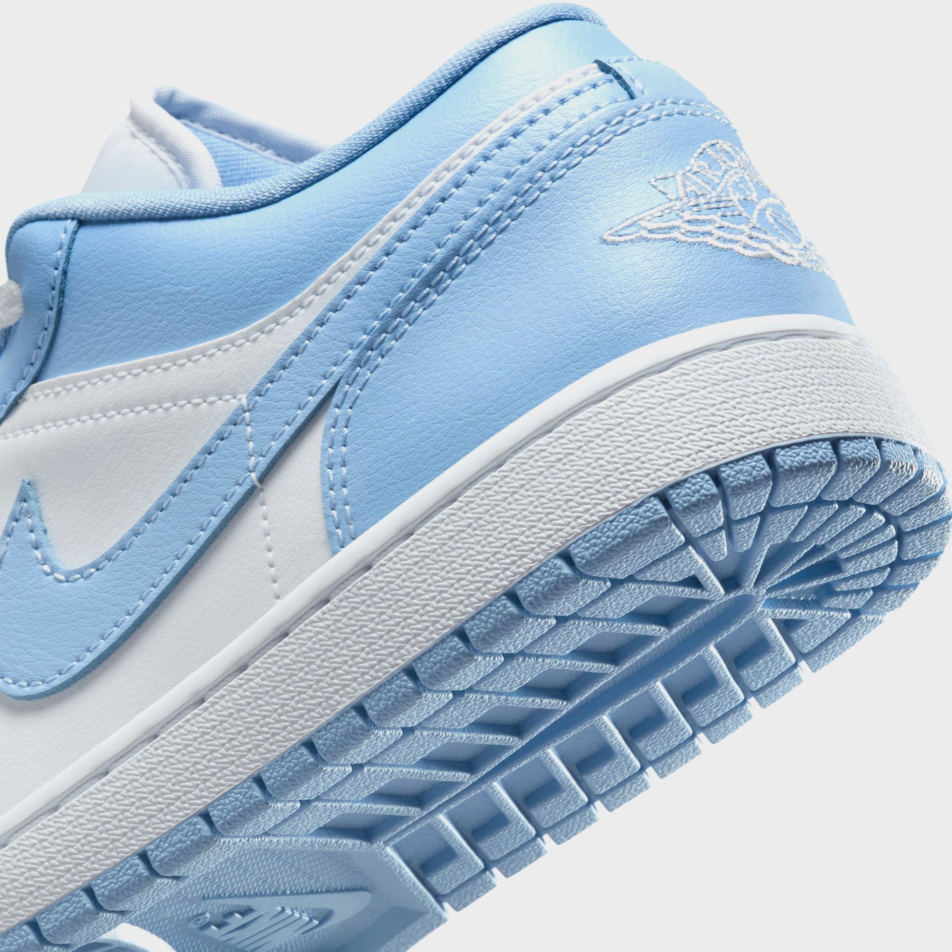 Nike Air Jordan 1 Low - White / Aluminum