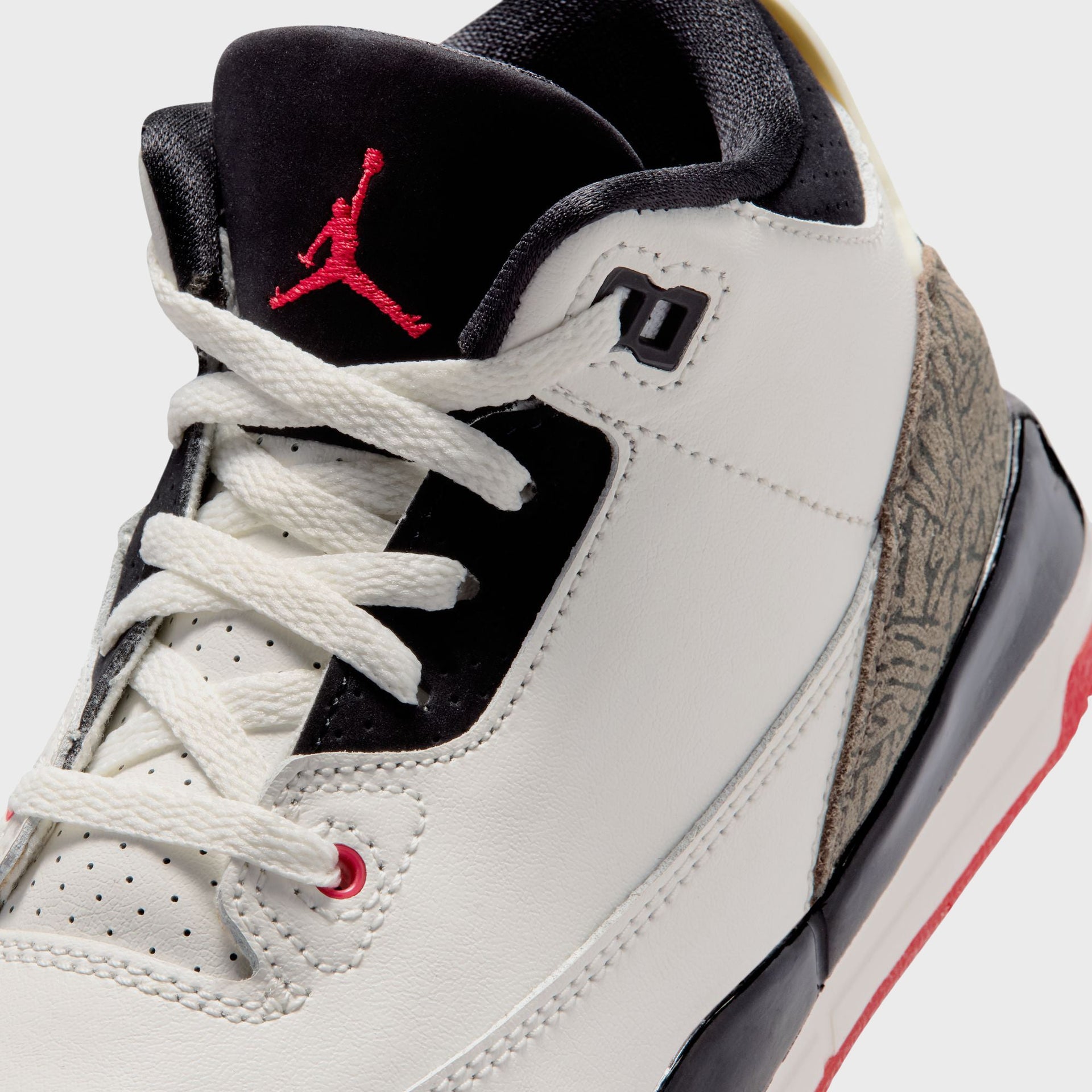 Jordan PS Jordan 3 - Sail / University Red / Pale Ivory / Black