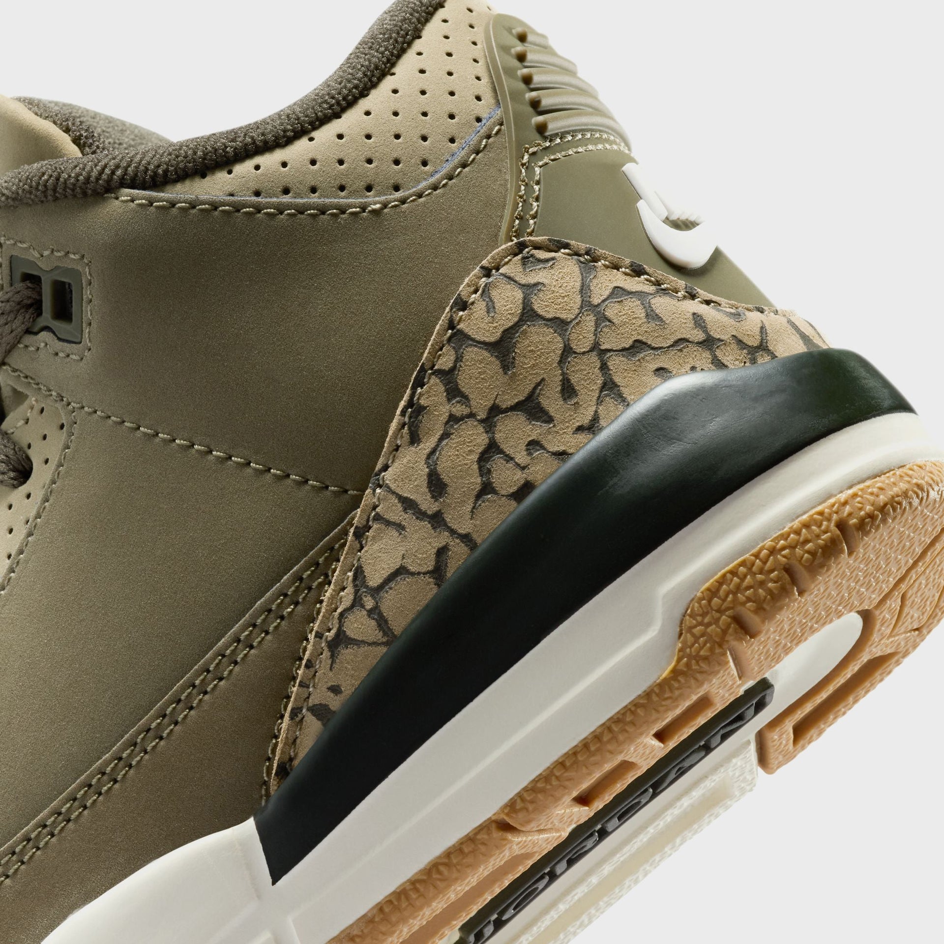 Jordan PS Air Jordan 3 Retro - Medium Olive / Sequoia / Neutral Olive / Sail / Total Crimson