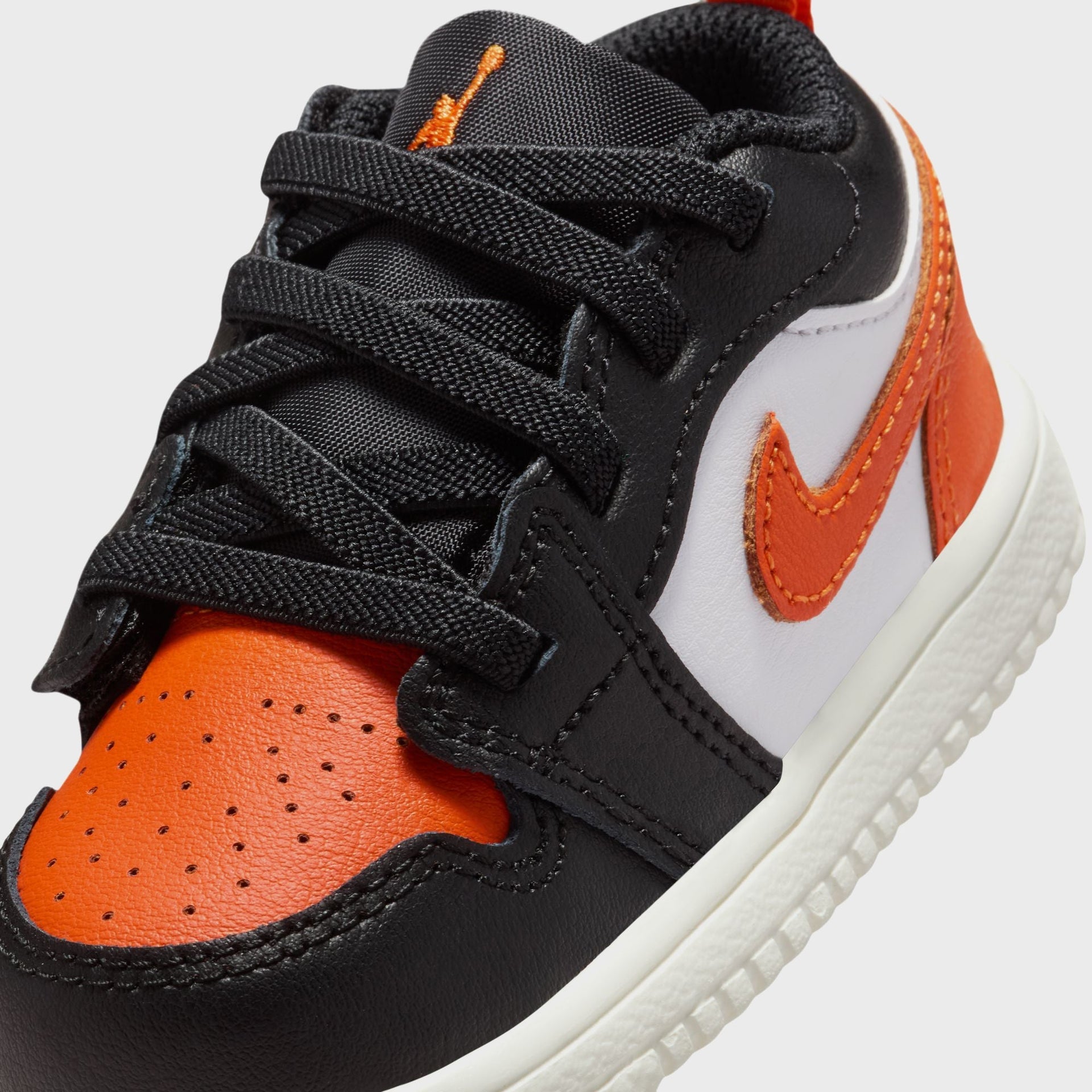 Jordan TD 1 Low ALT - Black / Starfish / White / Sail