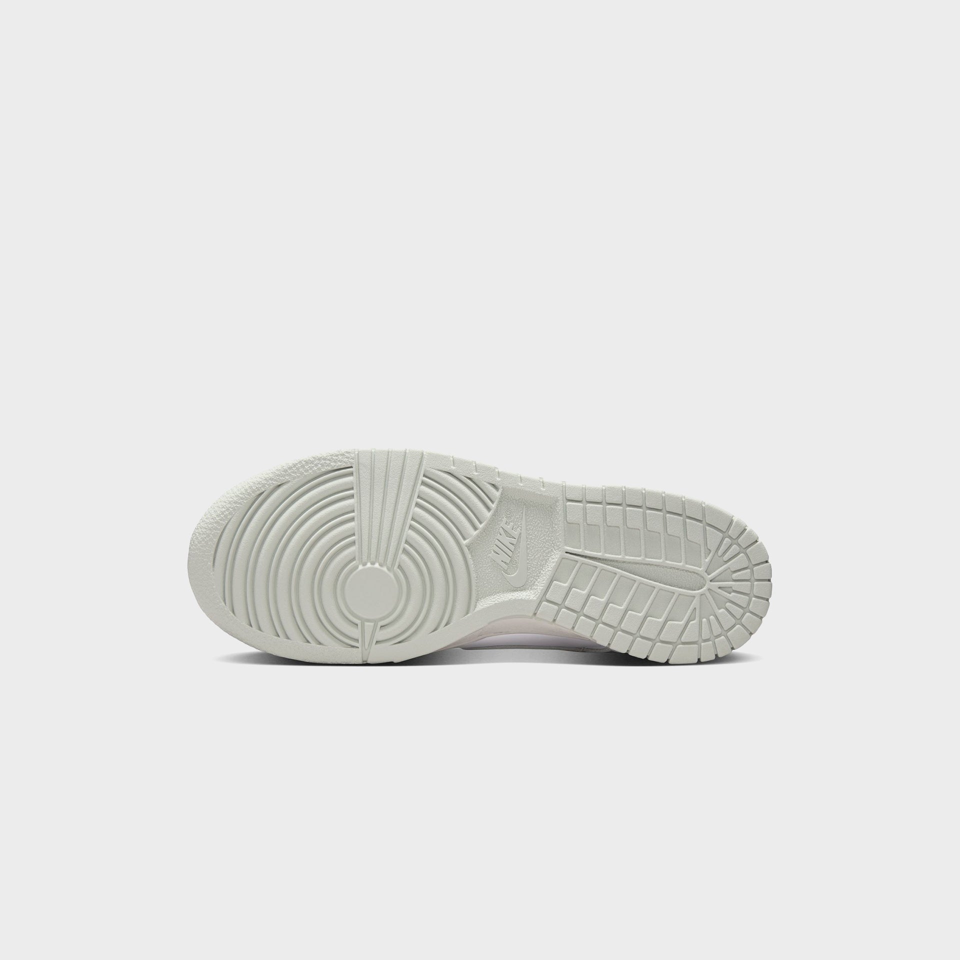 Nike GS Dunk Low - White / Light Silver / Photon Dust