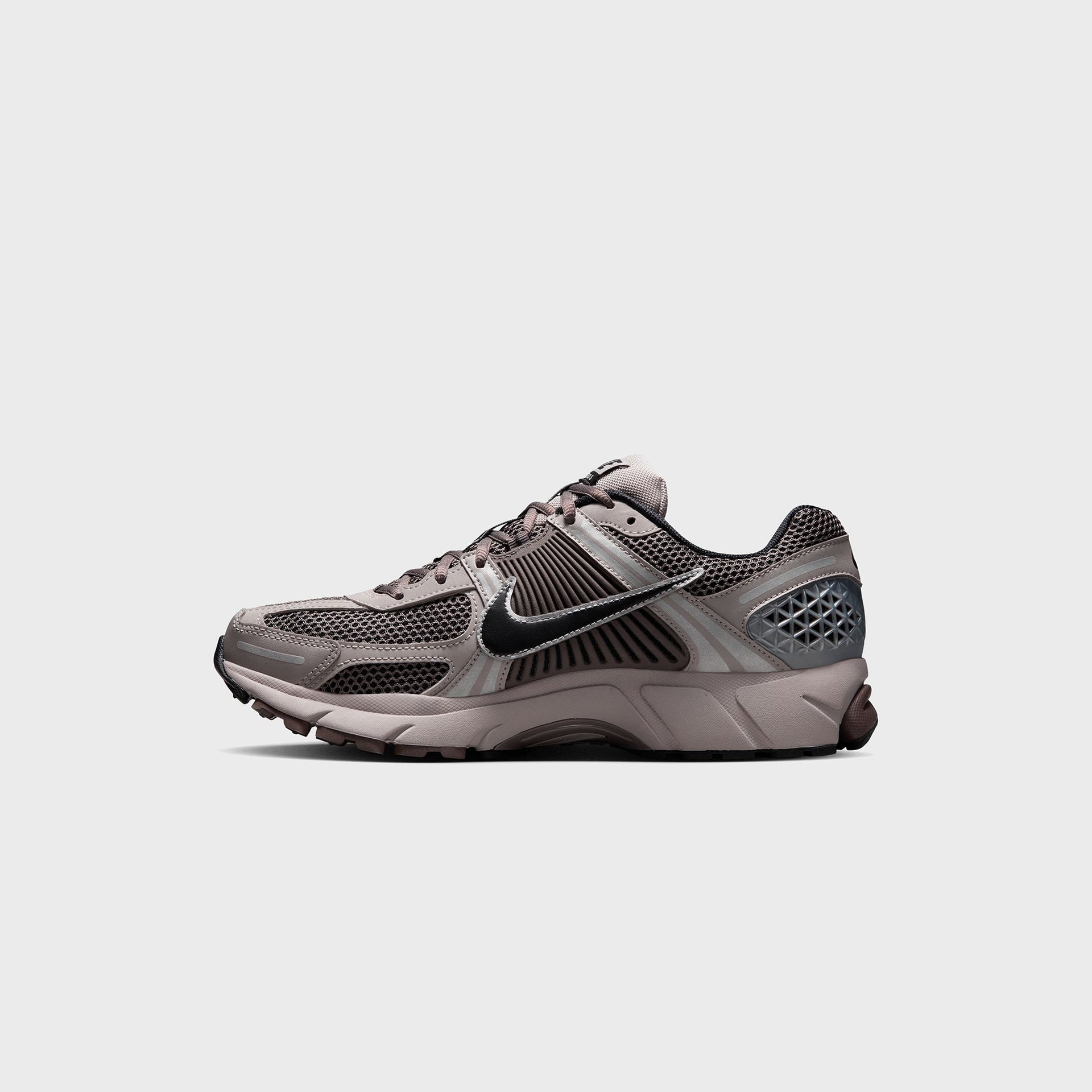 Nike Zoom Vomero 5 - College Grey / Black / Cave Stone