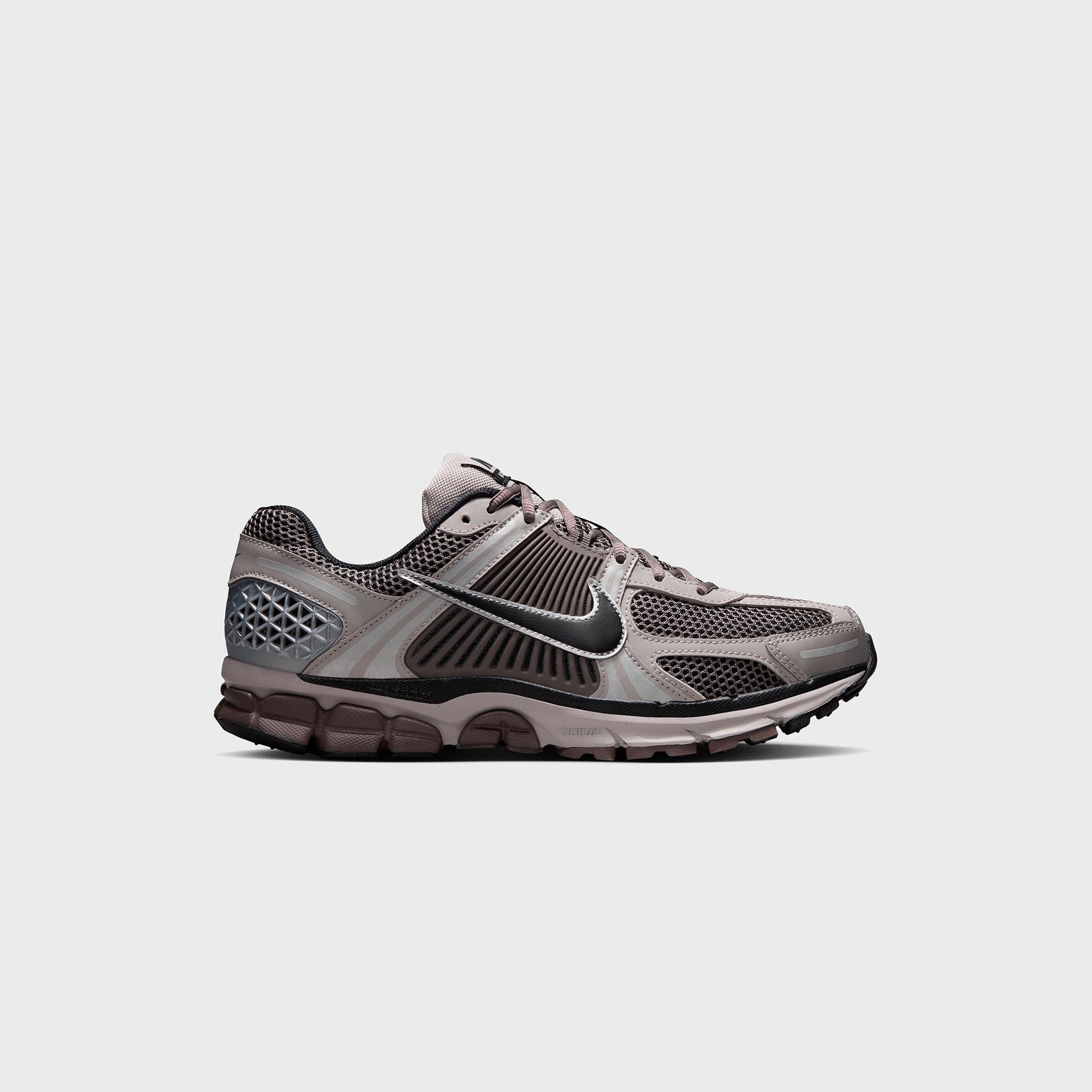 Nike Zoom Vomero 5 - College Grey / Black / Cave Stone