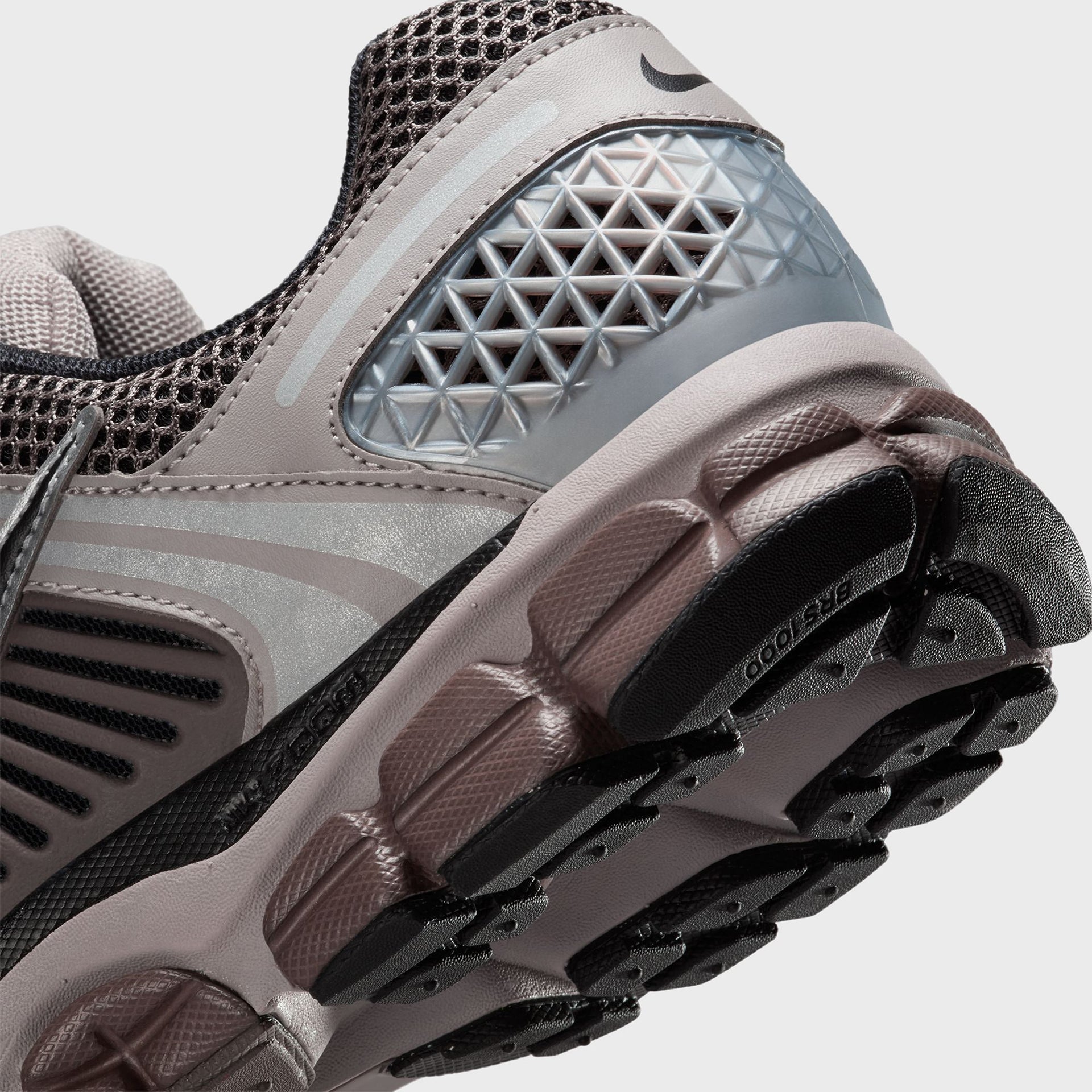 Nike Zoom Vomero 5 - College Grey / Black / Cave Stone