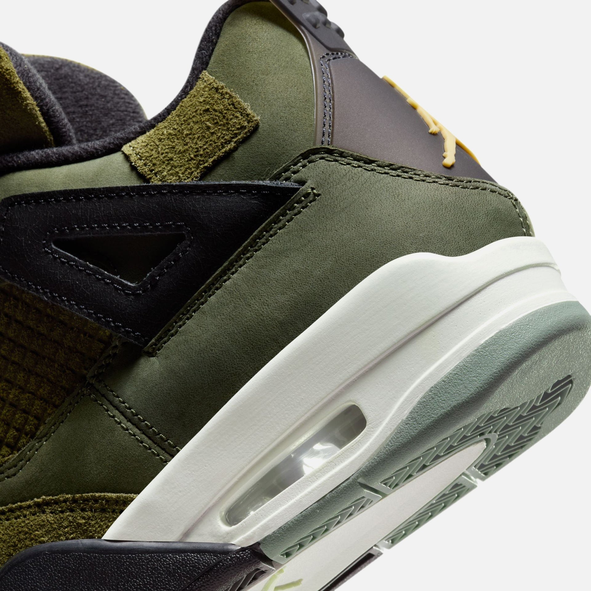Air Jordan 4 SE Craft - Medium Olive / Pale Vanilla / Khaki / Black-Sail