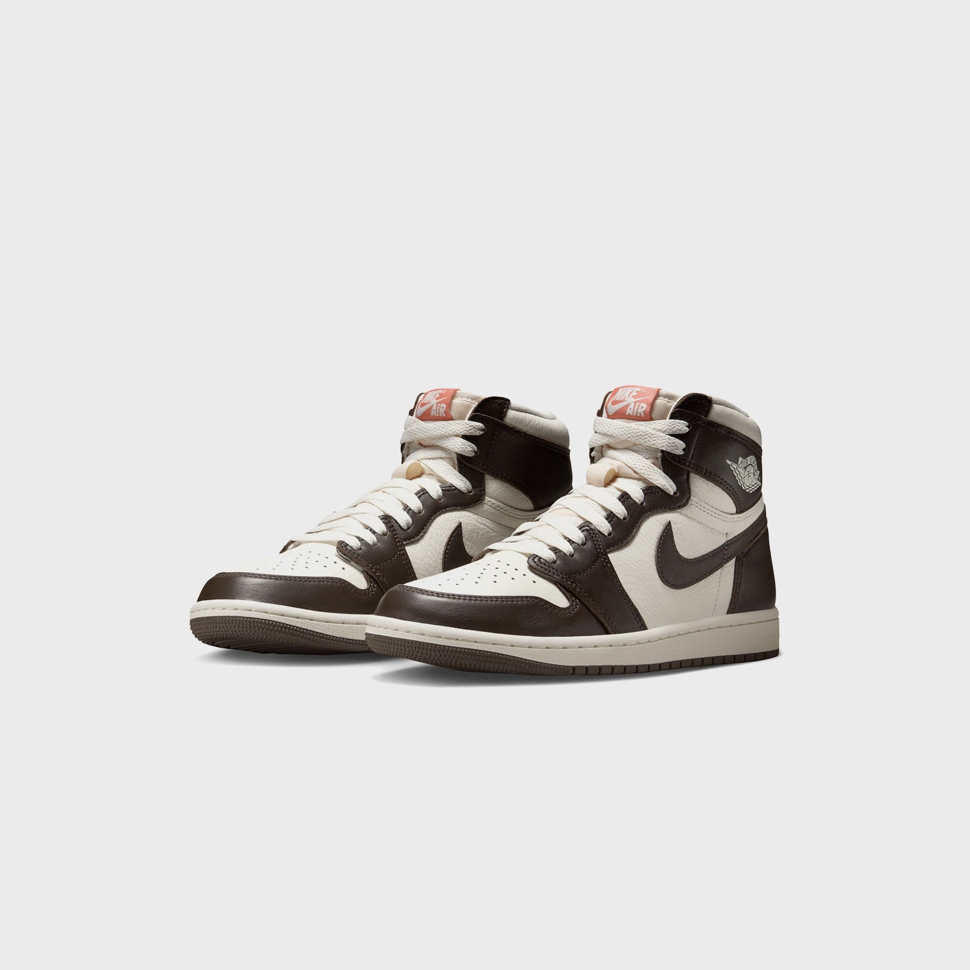 Nike WMNS Air Jordan 1 Retro High OG - Baroque Brown / Sail / Light Madder Root