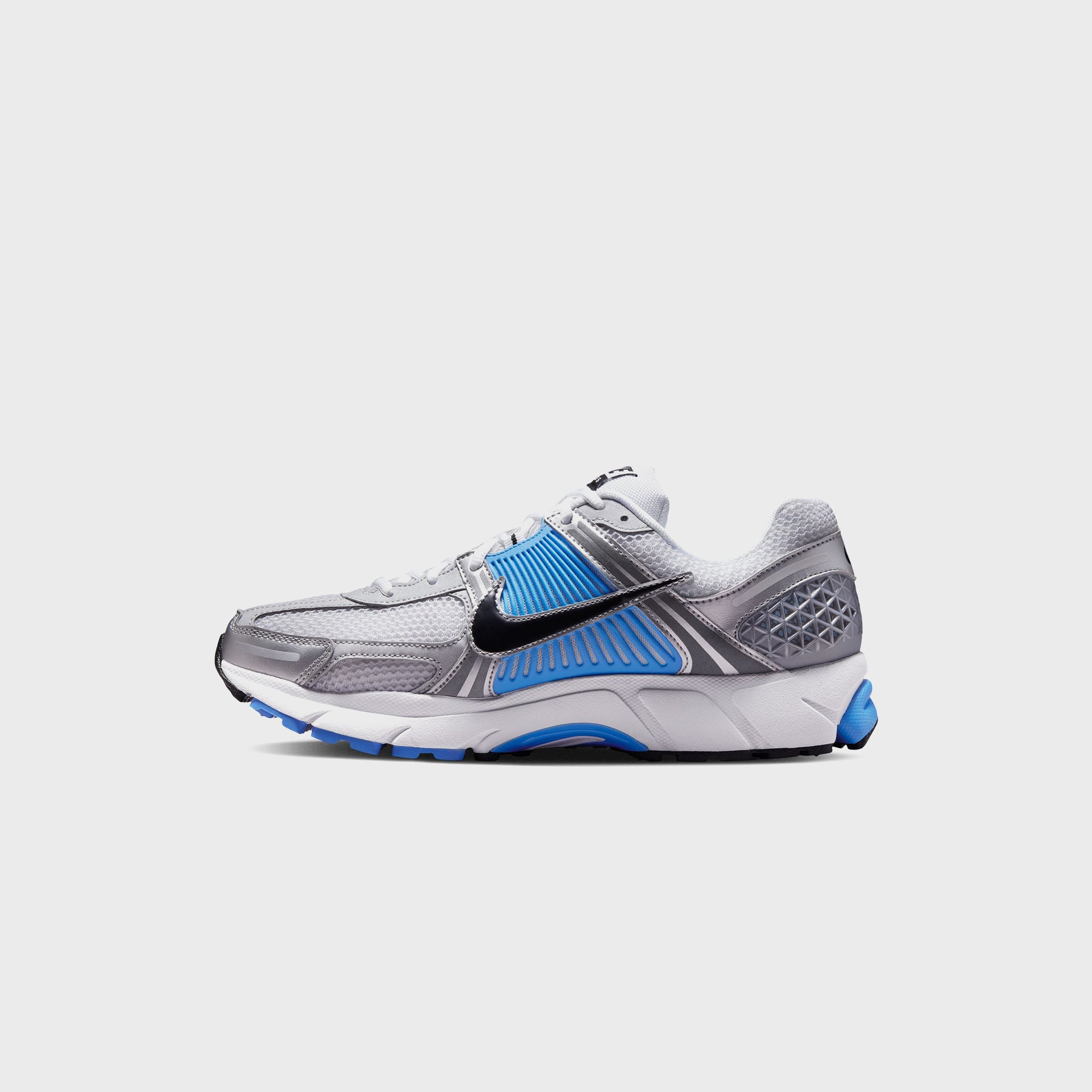 Nike Zoom Vomero 5 - White / Pure Platinum / University Blue / Black