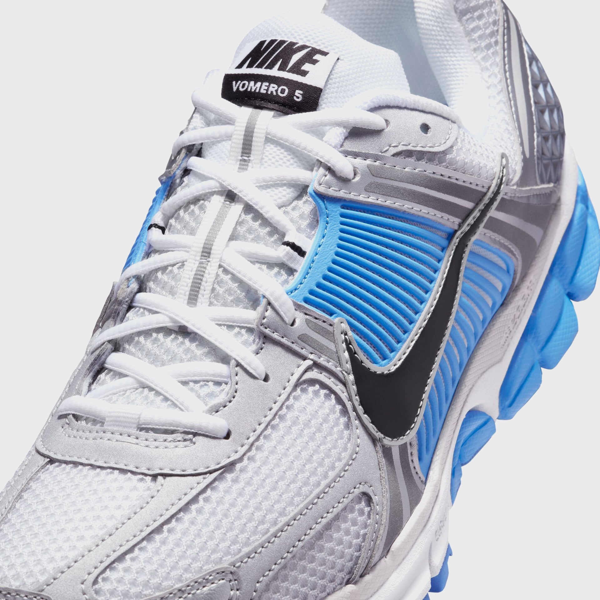 Nike Zoom Vomero 5 - White / Pure Platinum / University Blue / Black