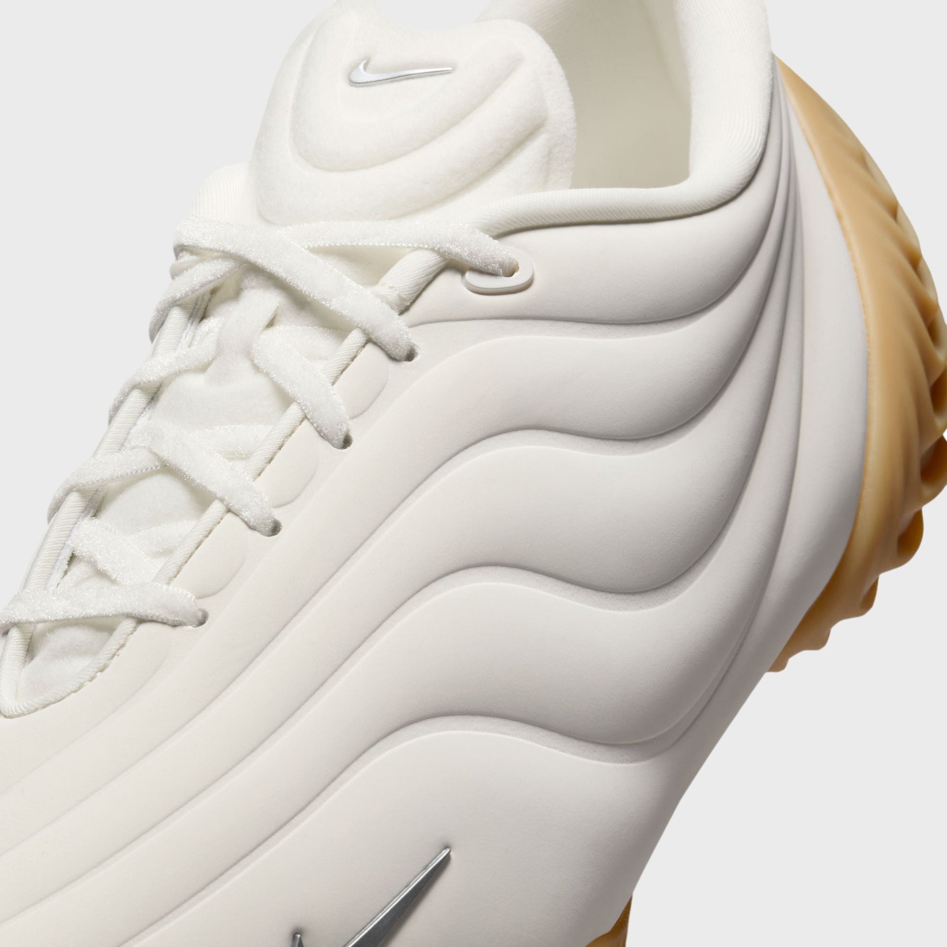 Nike WMNS Astra Ultra - Sail / Metallic Silver / Gum Light Brown