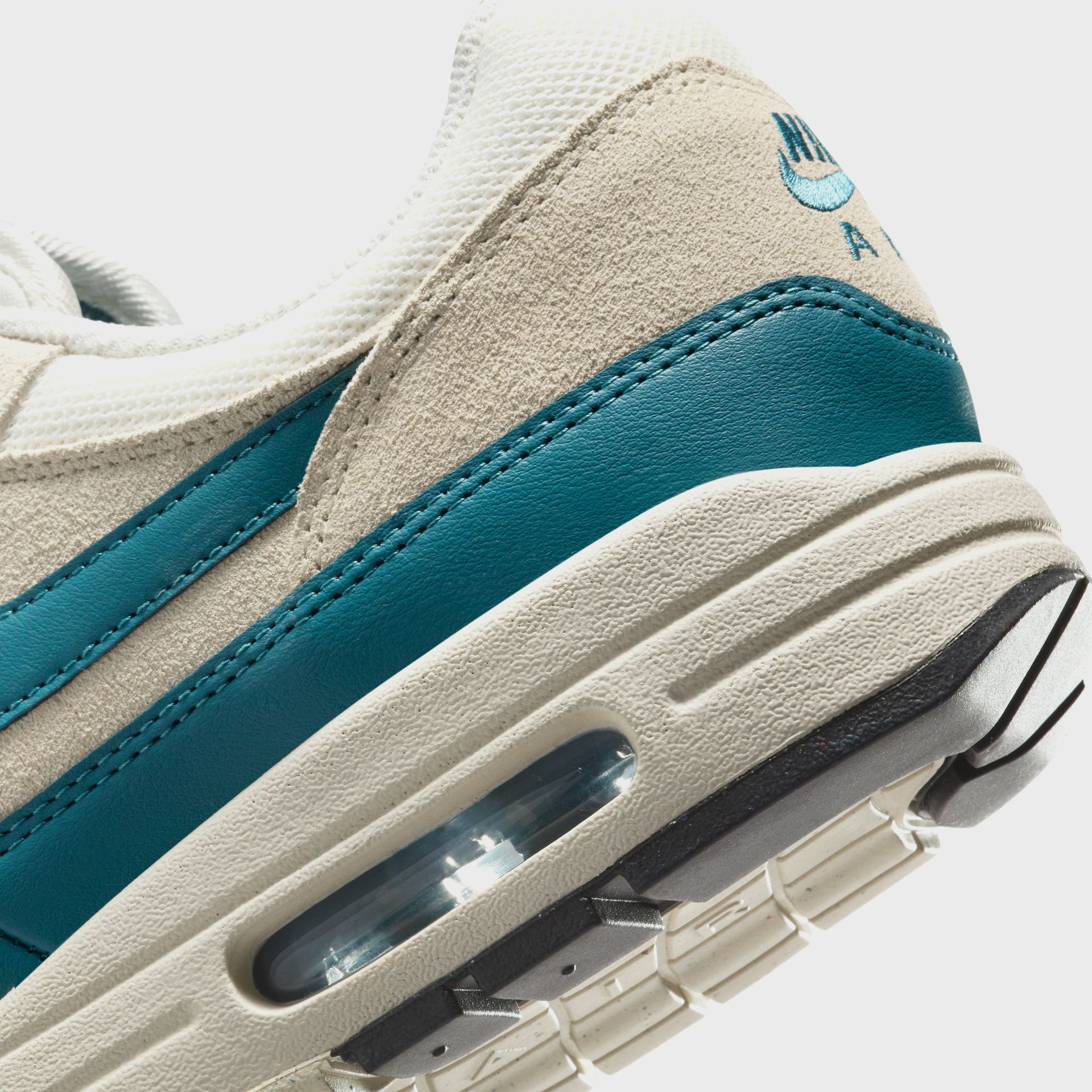 Nike Air Max 1 Ess - Soft Pearl / Smokey Blue