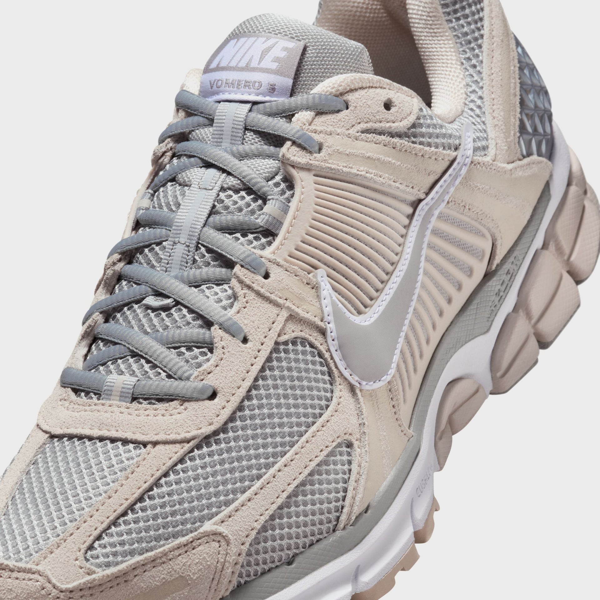 Nike Zoom Vomero 5 - Light Orewood Brown / Light Smoke Grey / White