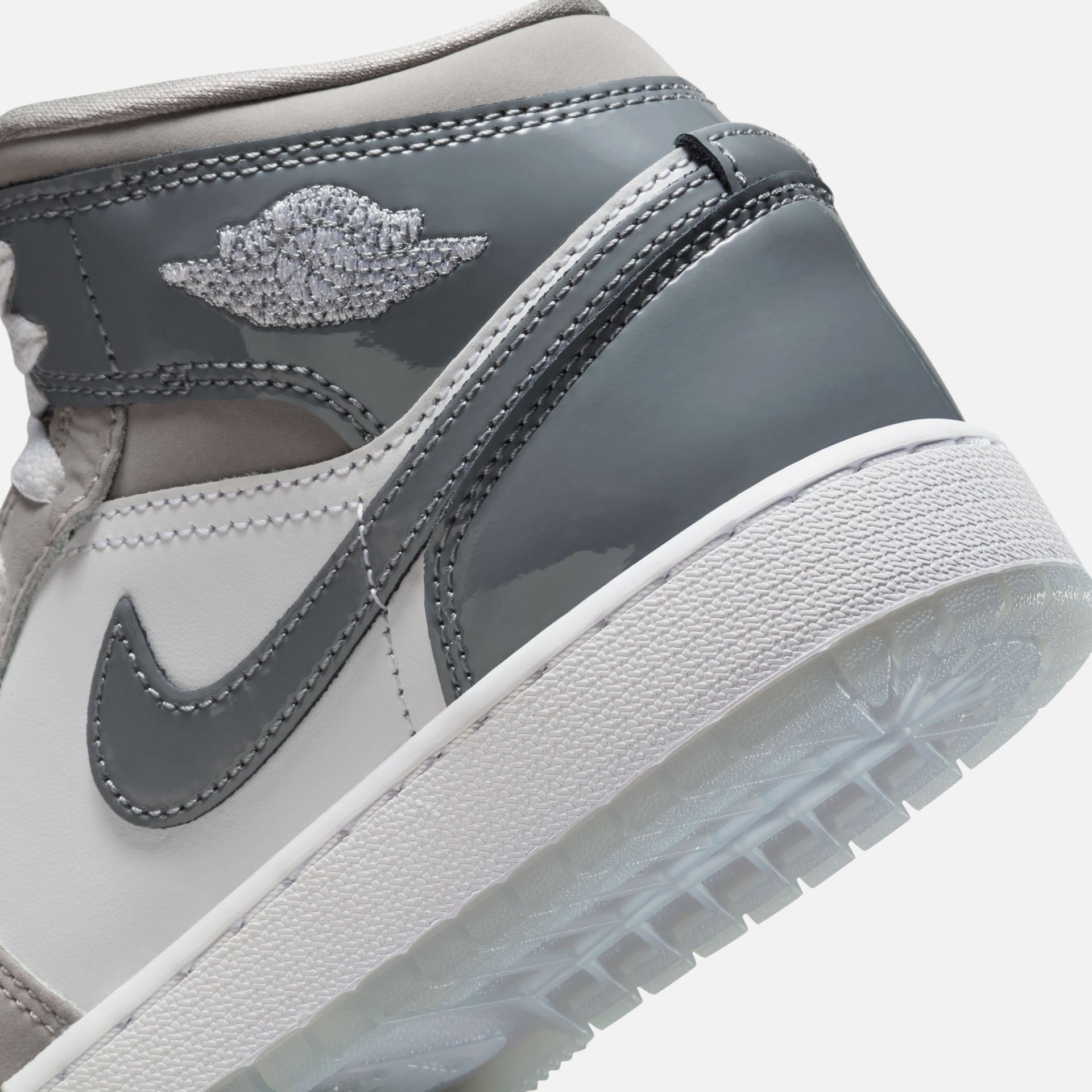 Nike GS Air Jordan 1 Mid SE - White / Cool Grey / Med Grey