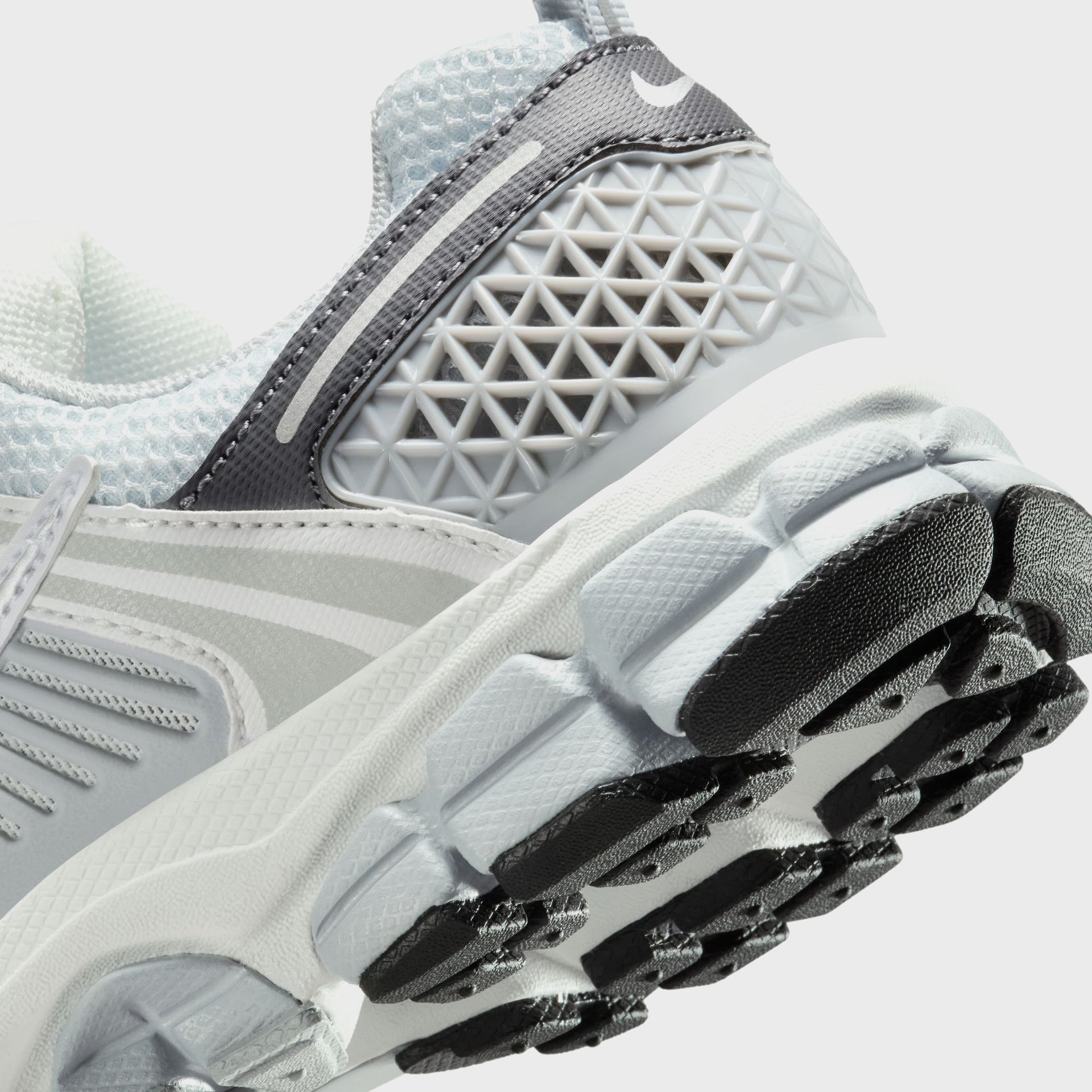 Nike Grade School Vomero 5 - Pure Platinum / Metallic Silver / Summit White