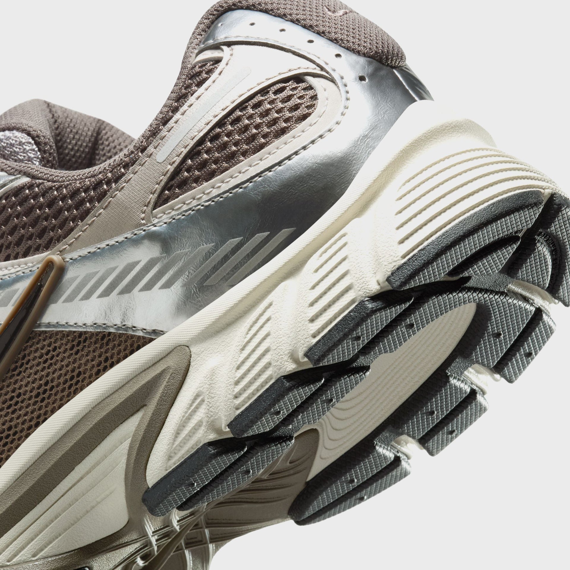 Nike V5 Rnr - Cave Stone / Black / College Grey / Vast Grey