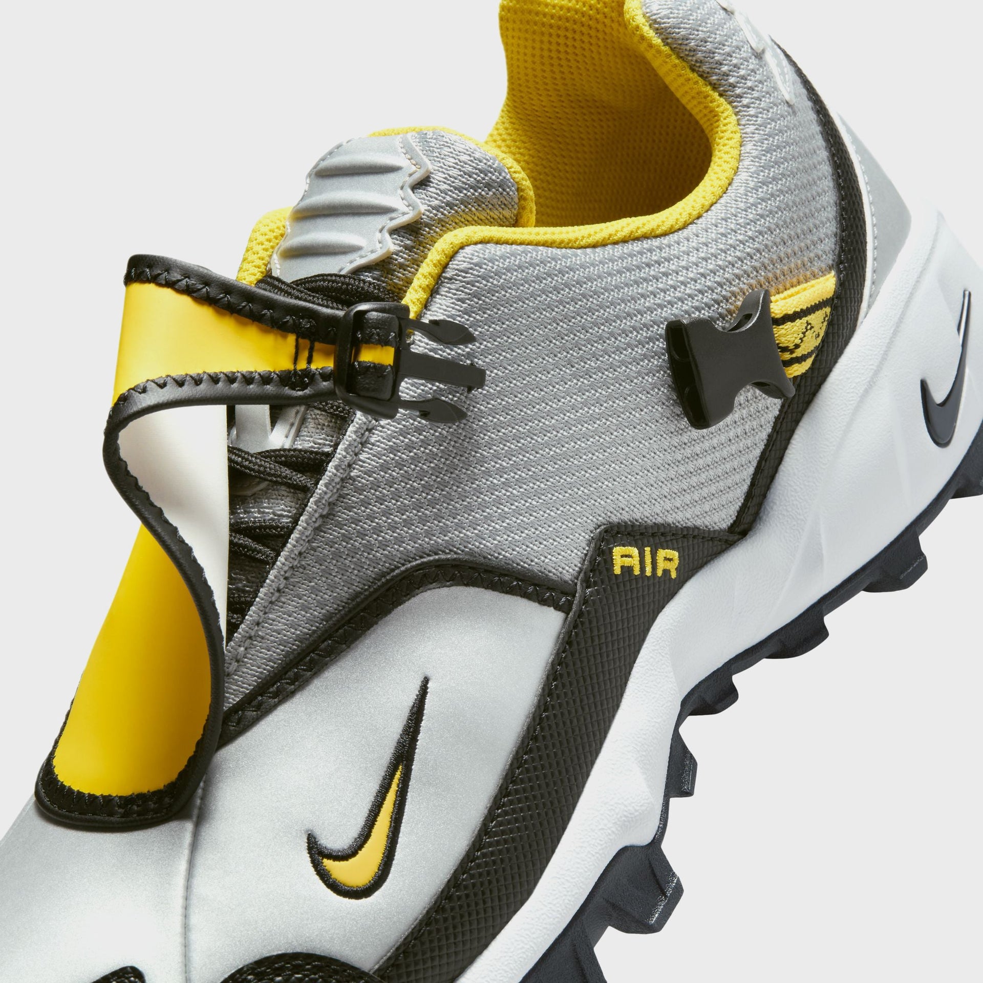 Nike ACG Phassad - Black / Yellow Zest / Metallic Silver