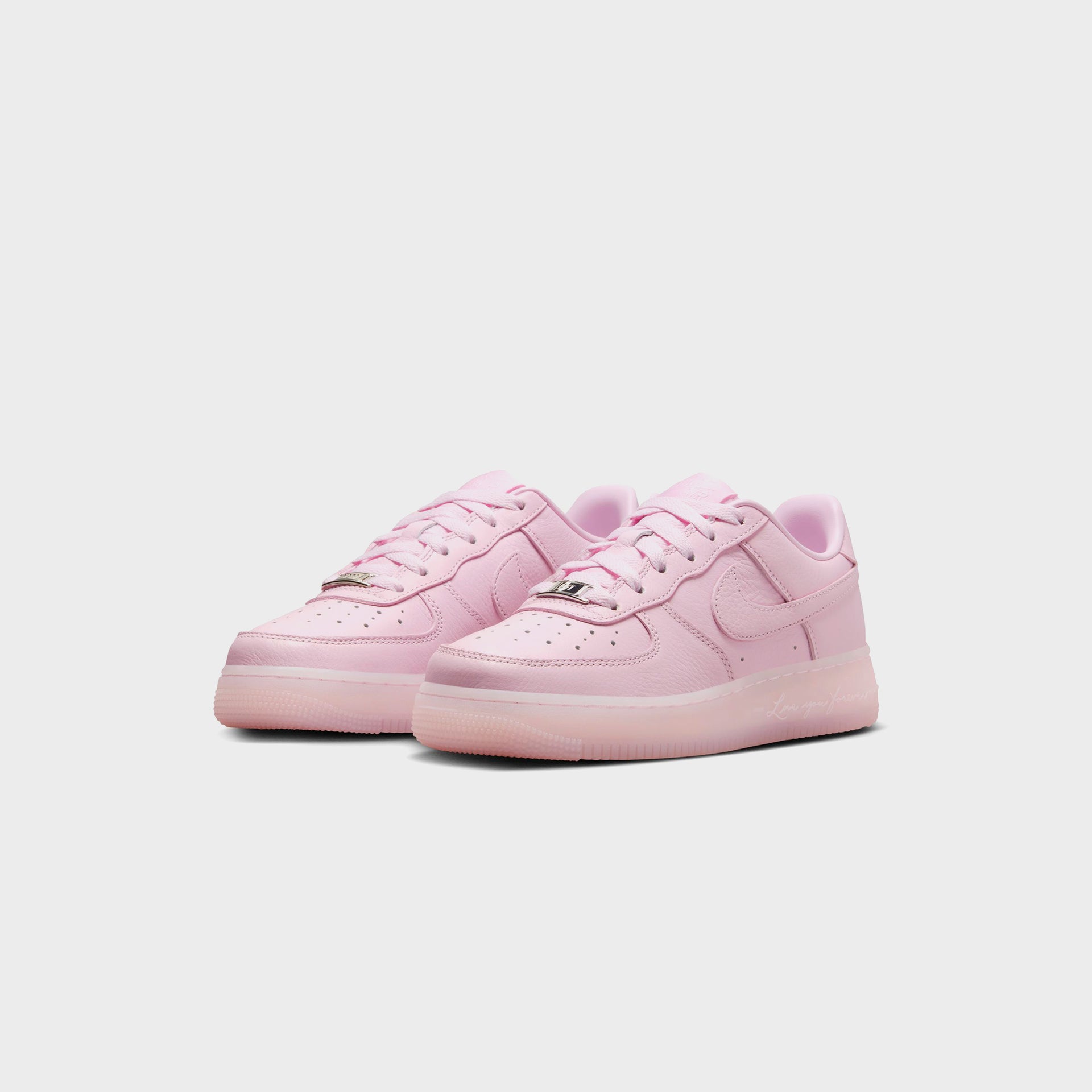 Nike x Drake NOCTA GS Air Force 1 Low - Mousse rose / Teinte cobalt / Argent métallique