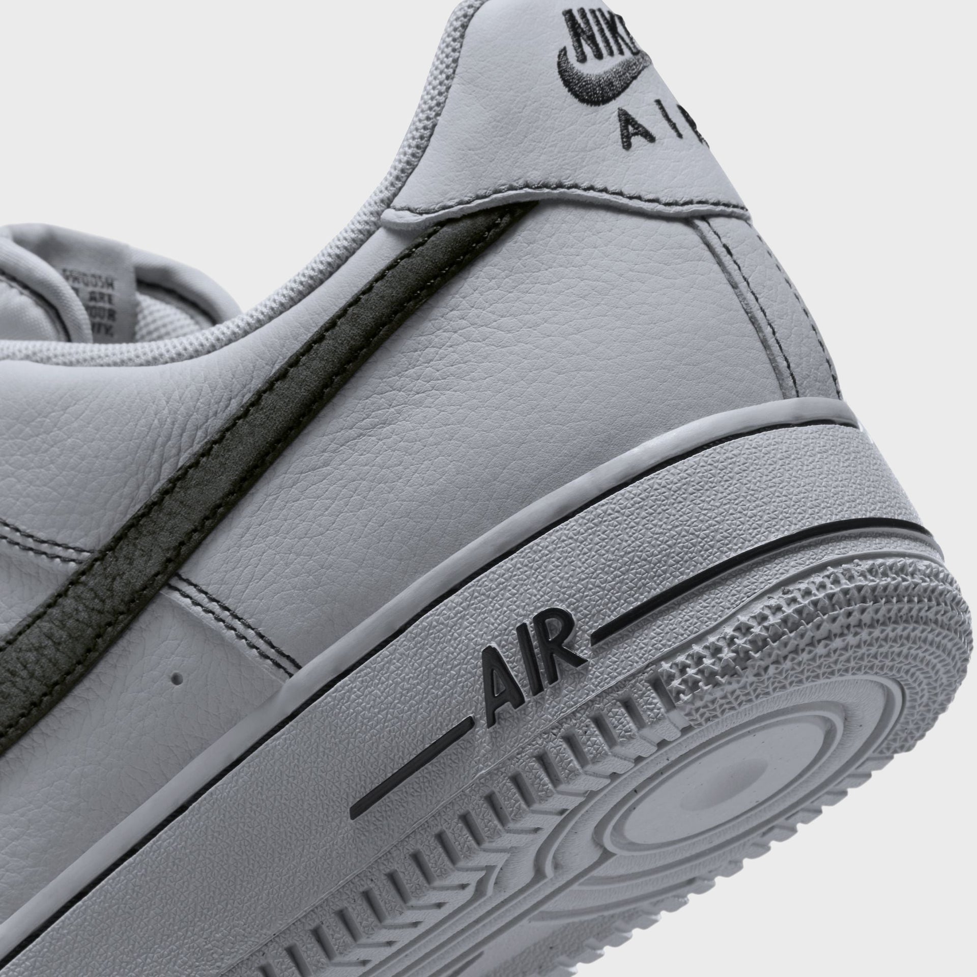 Nike Air Force 1 `07  LV8 - Wolf Grey / Black