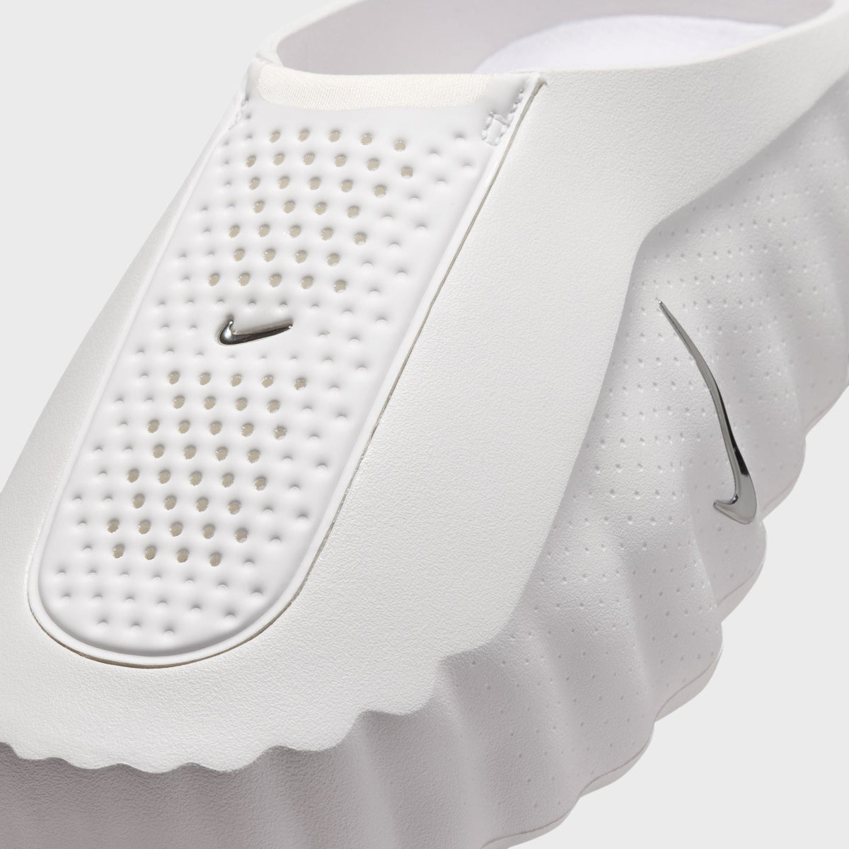 Nike WMNS Mind 001 - Summit White / Phantom / Light Orewood Brown / Metallic Silver