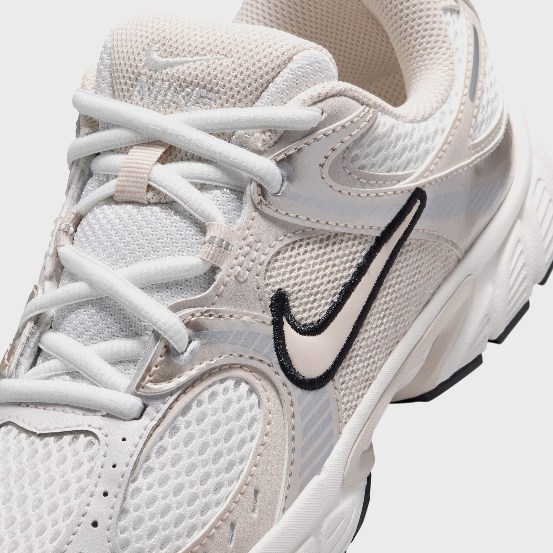 Nike GS V5 Rnr - Summit White / Light Orewood Brown / Sail / Black