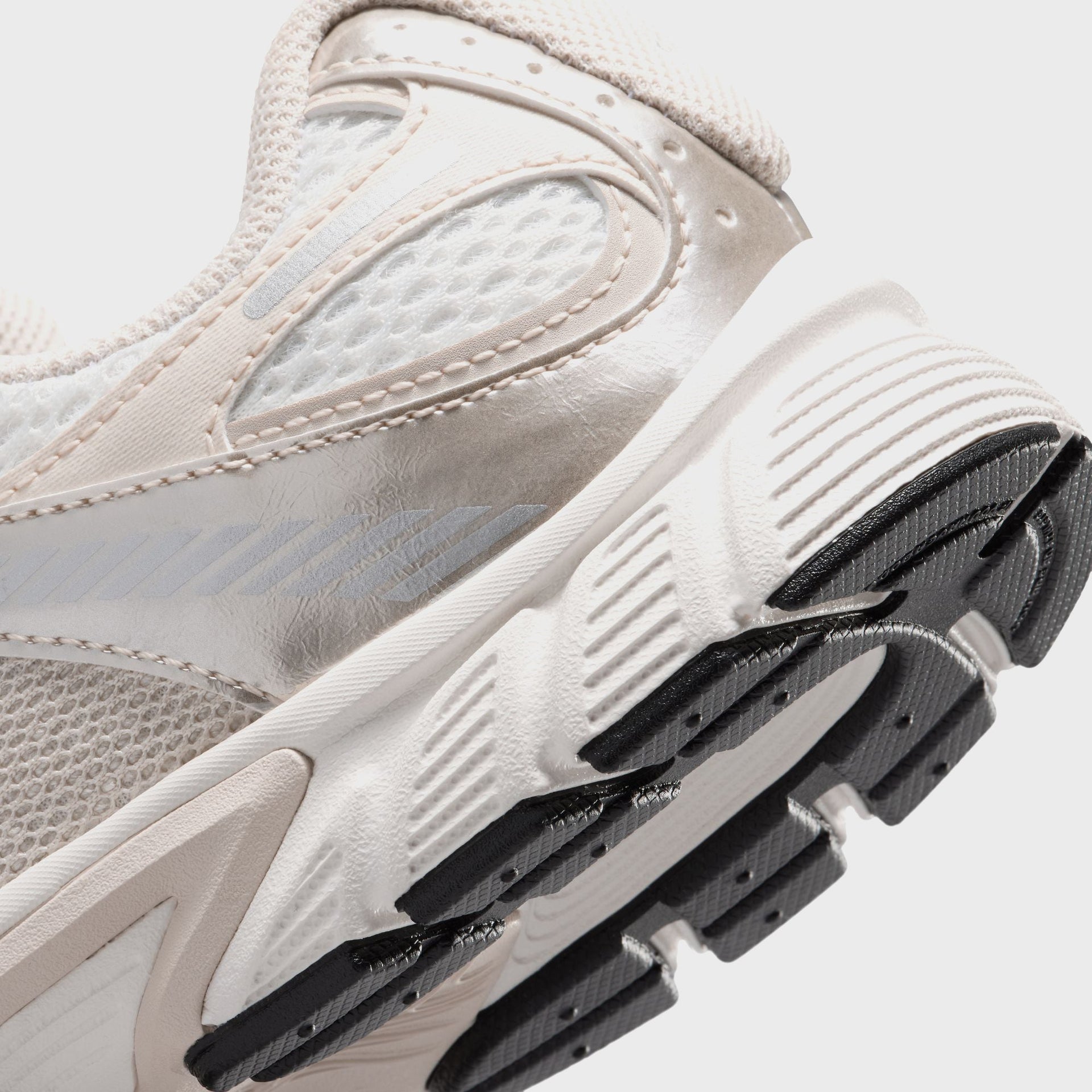 Nike GS V5 Rnr - Summit White / Light Orewood Brown / Sail / Black