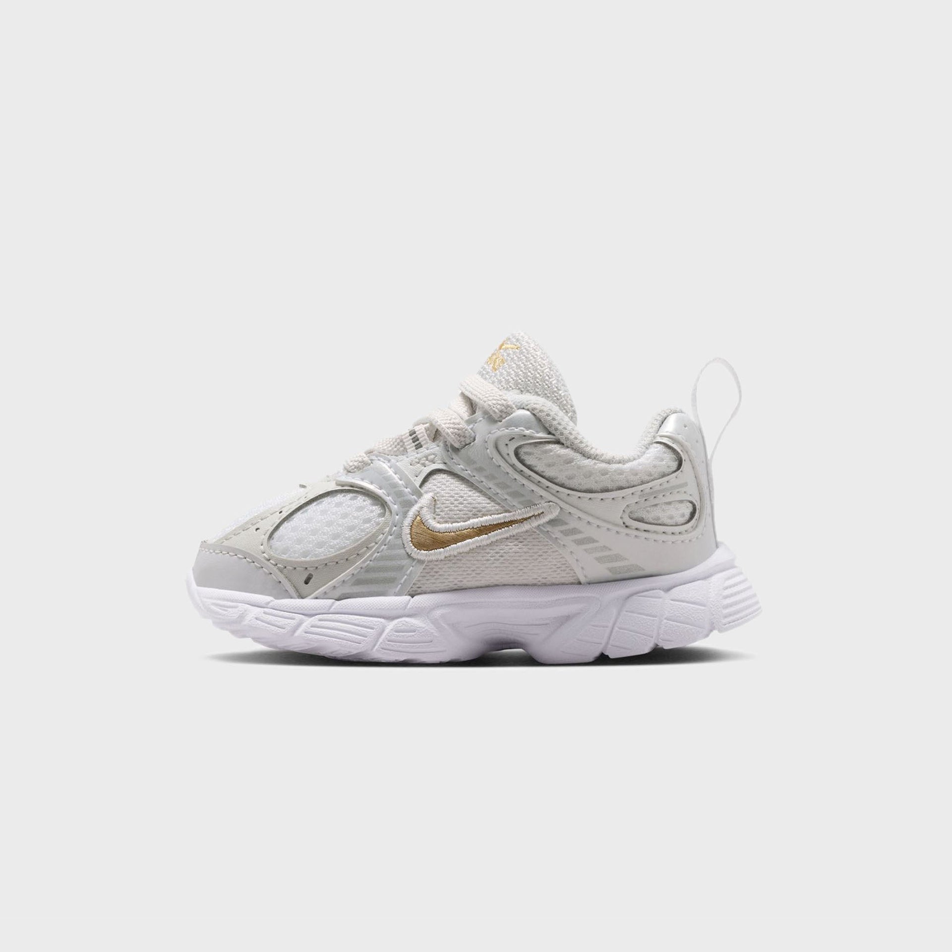 Nike V5 Rnr - White / Metallic Gold / Metallic Silver