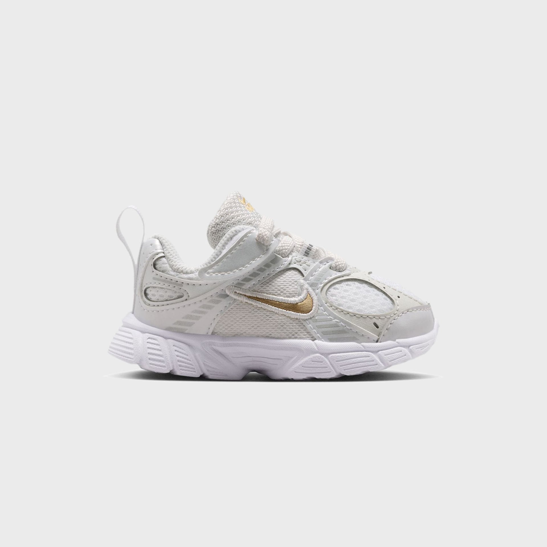 Nike V5 Rnr - White / Metallic Gold / Metallic Silver