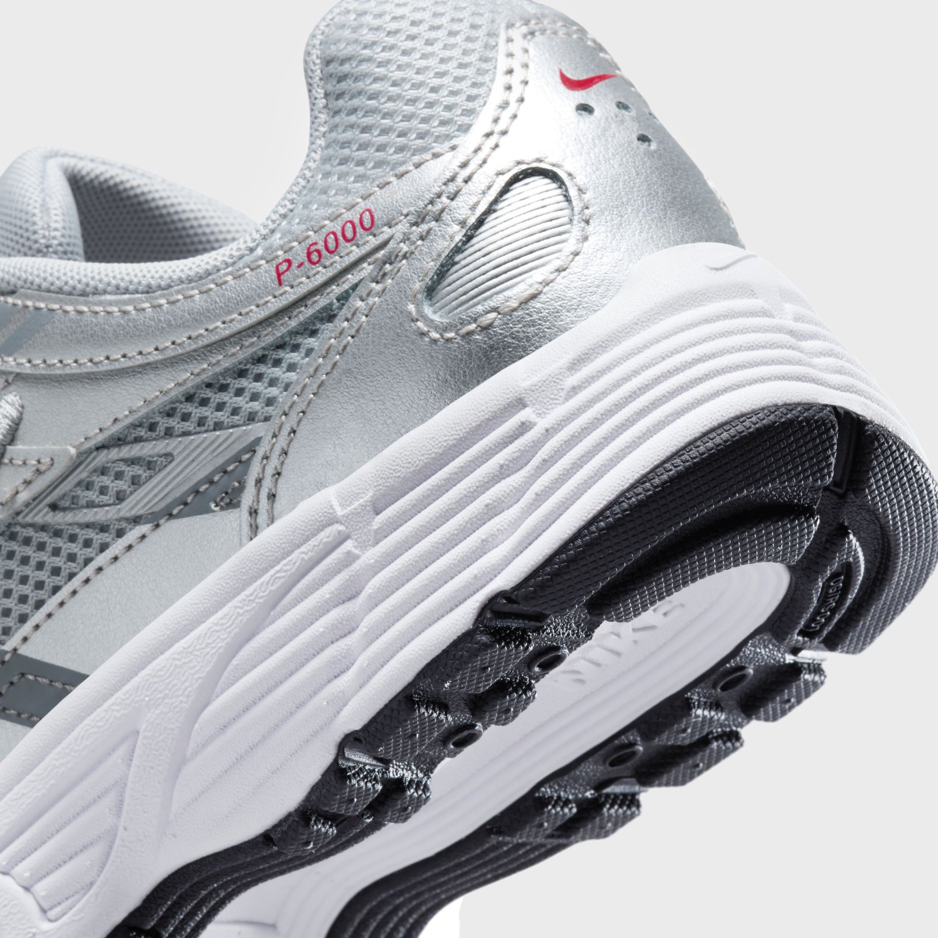Nike GS P-6000 - Metallic Silver / Gym Red / Flat Silver