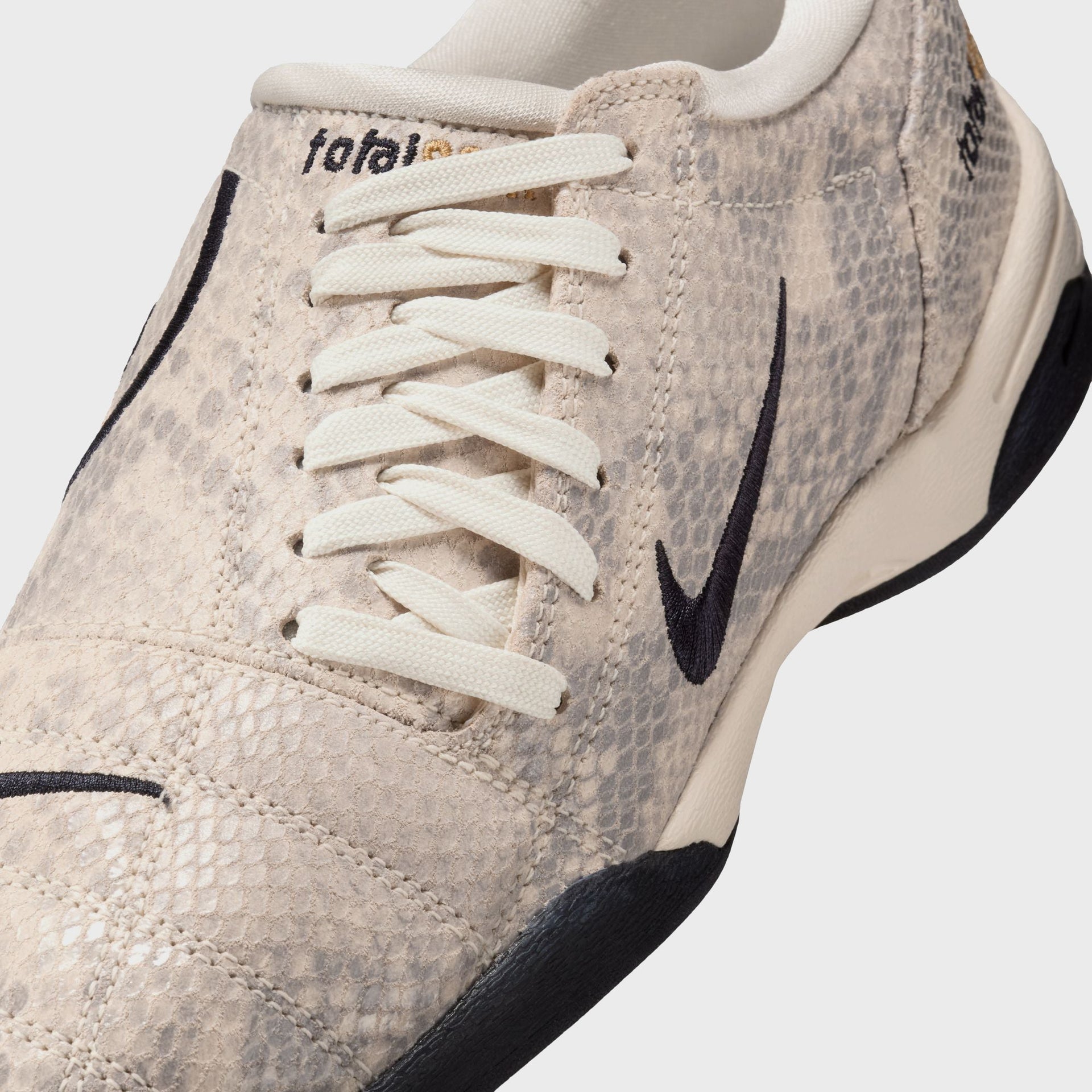 Nike WMNS T90 SP - Pale Ivory / Black