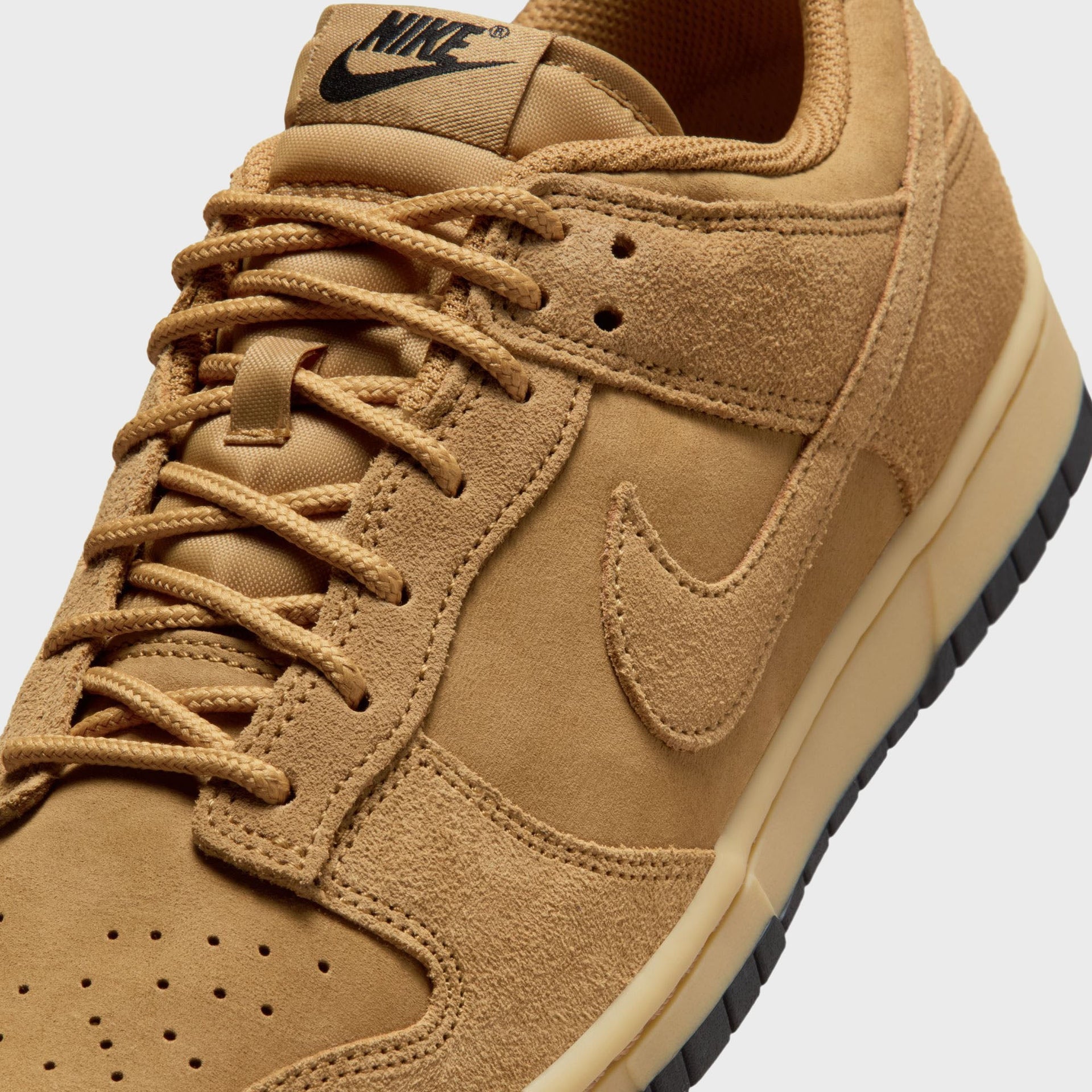 Nike Dunk Low Retro SE - Wheat / Black