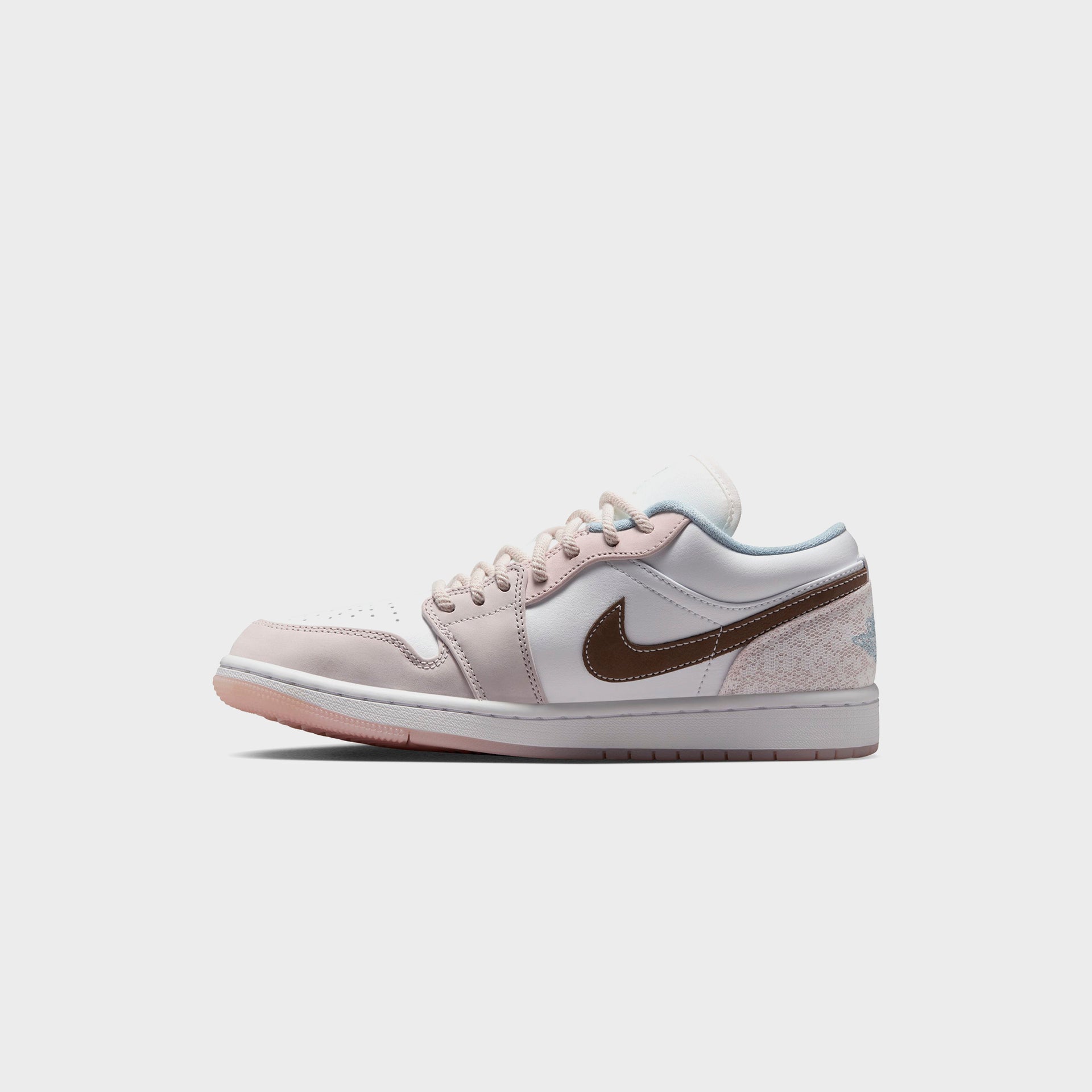 Nike WMNS Air Jordan 1 Low - White / Light Soft Pink / Ironstone