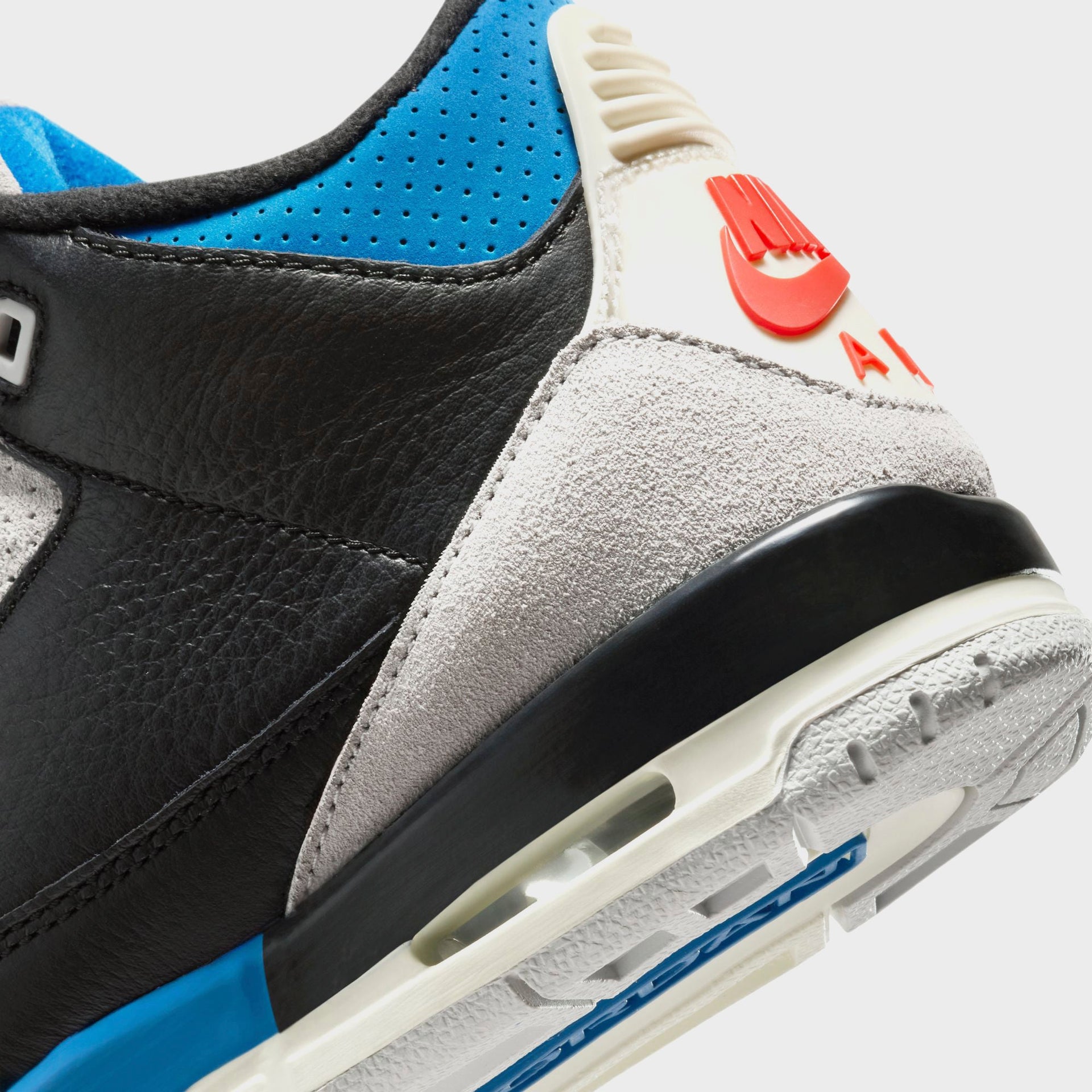 Jordan GS Air Jordan 3 Retro OG - Black / Chile Red / Neutral Grey / Military Blue / Coconut Milk