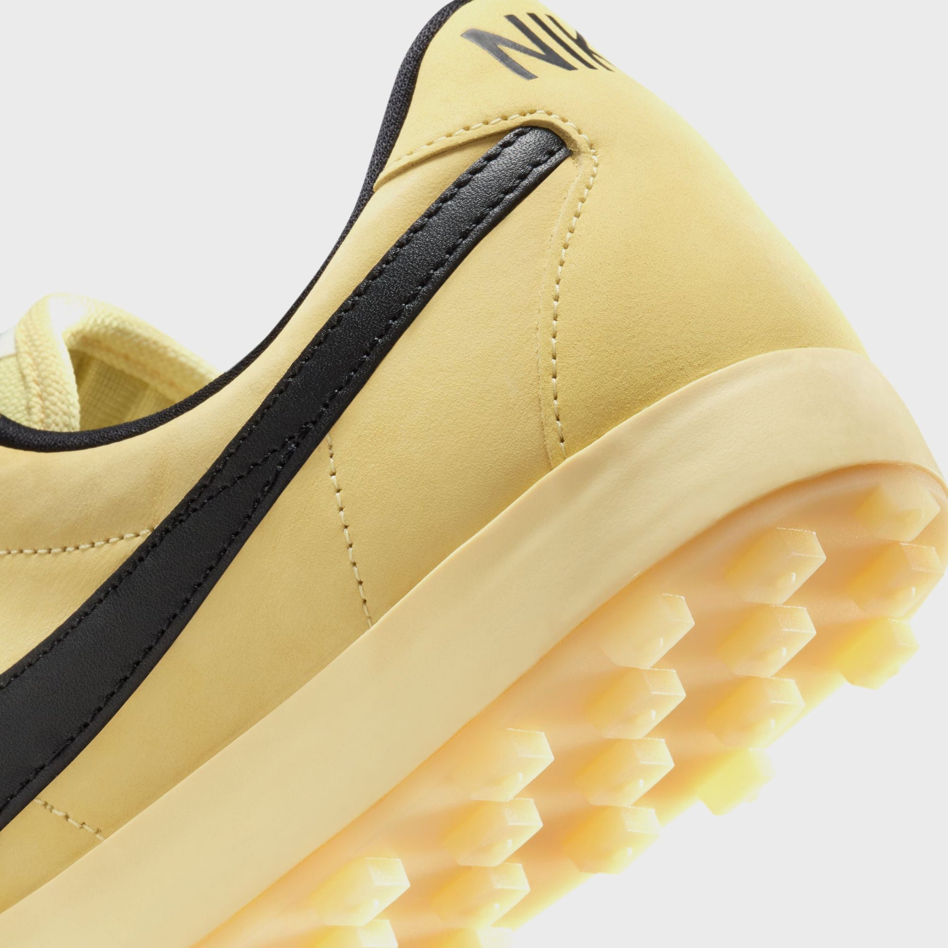 Nike Astrograbber QS - Soft Yellow / Black / Sail / Safety Orange