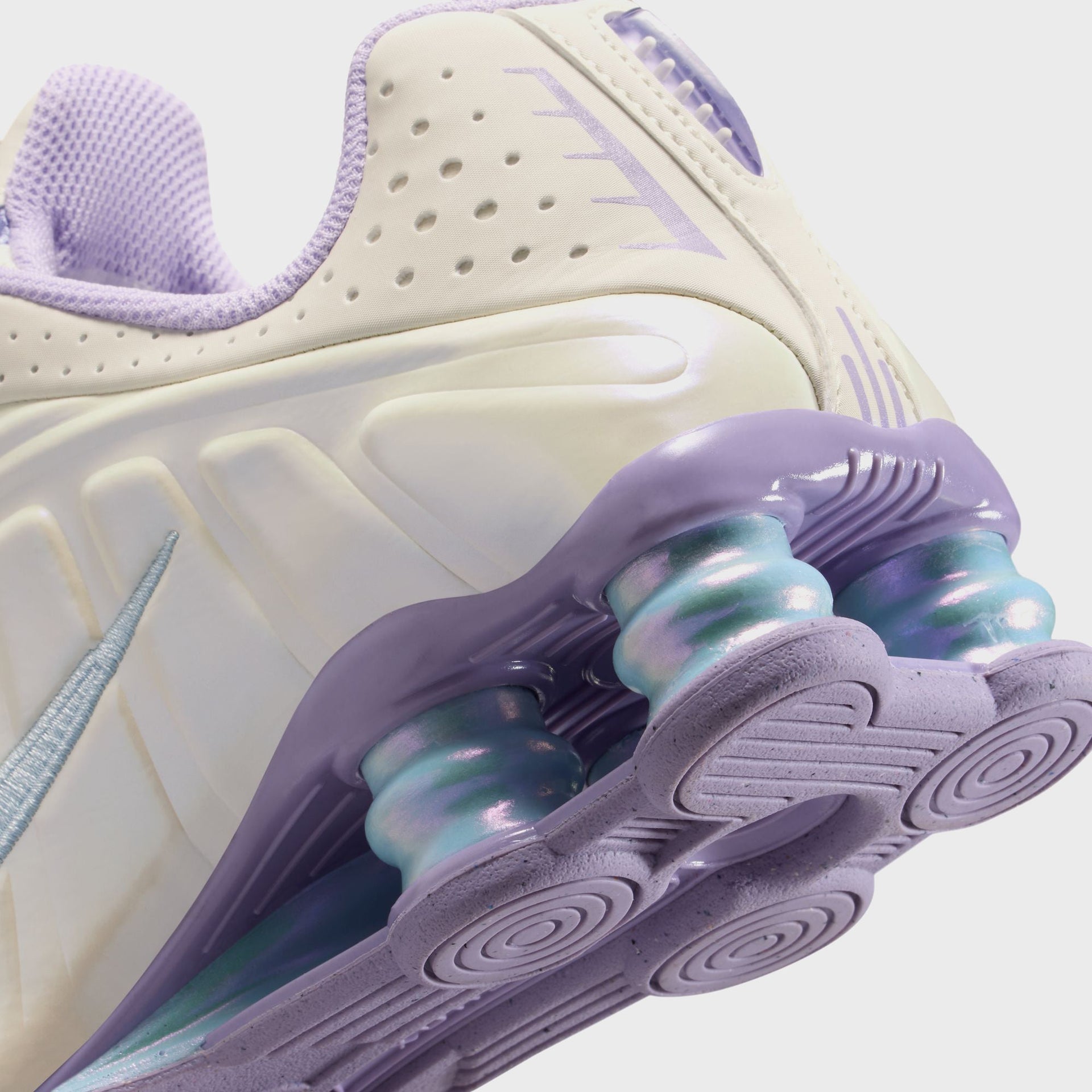 Nike GS Shox R4 - Soft Pearl / Celestine Blue / Hydrangeas