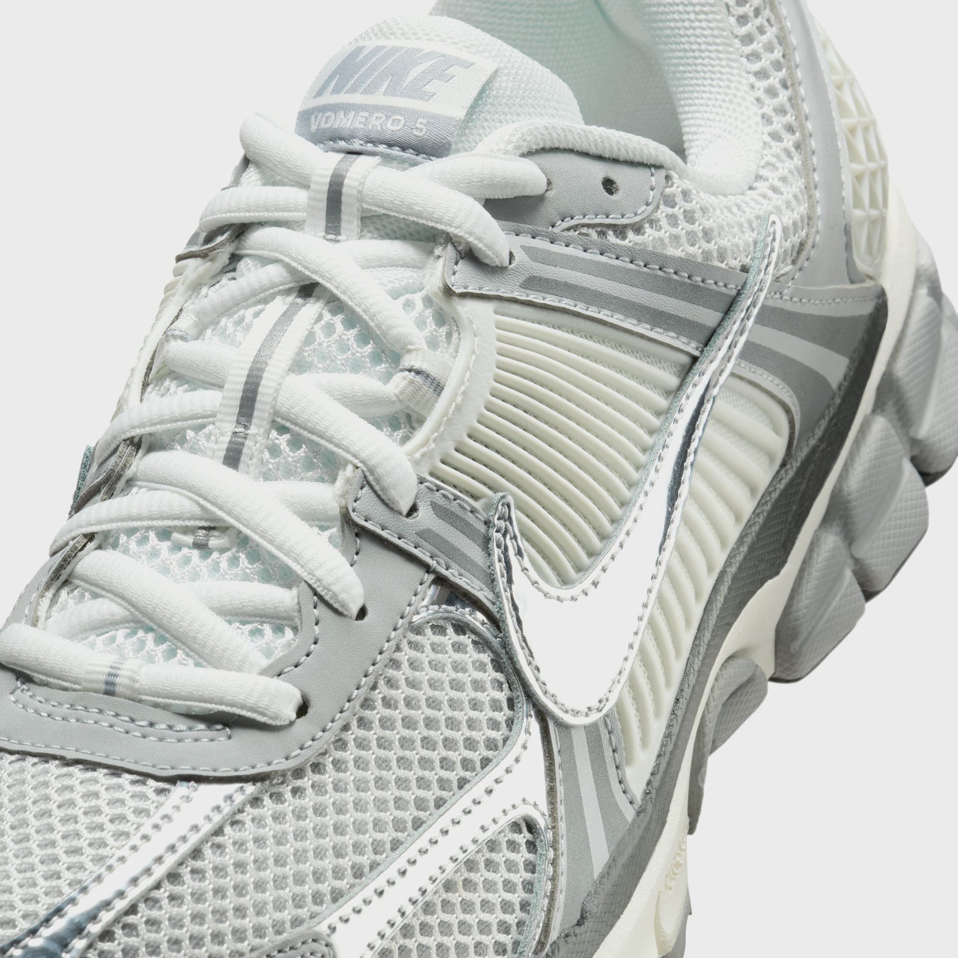 Nike Zoom Vomero 5 - Summit White / Metallic Silver
