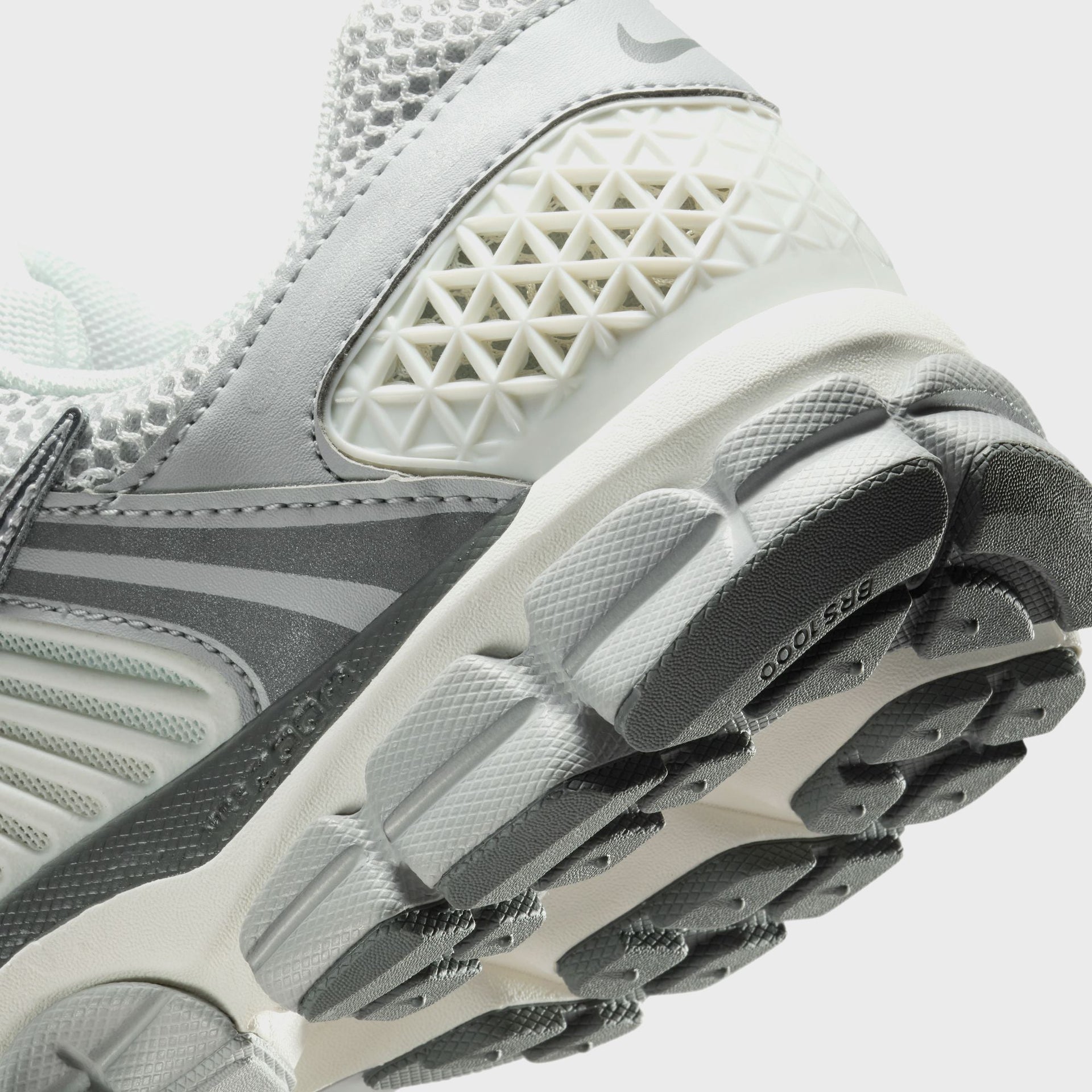 Nike Zoom Vomero 5 - Summit White / Metallic Silver
