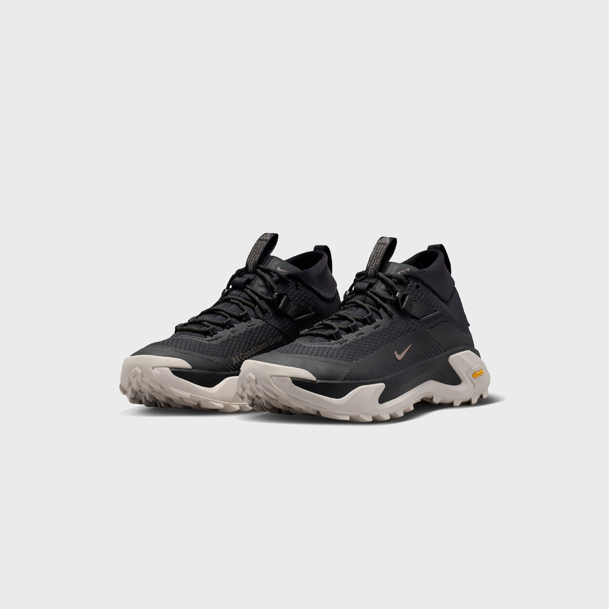 Nike ACG Zegama Hike - Black / Ironstone / Cream