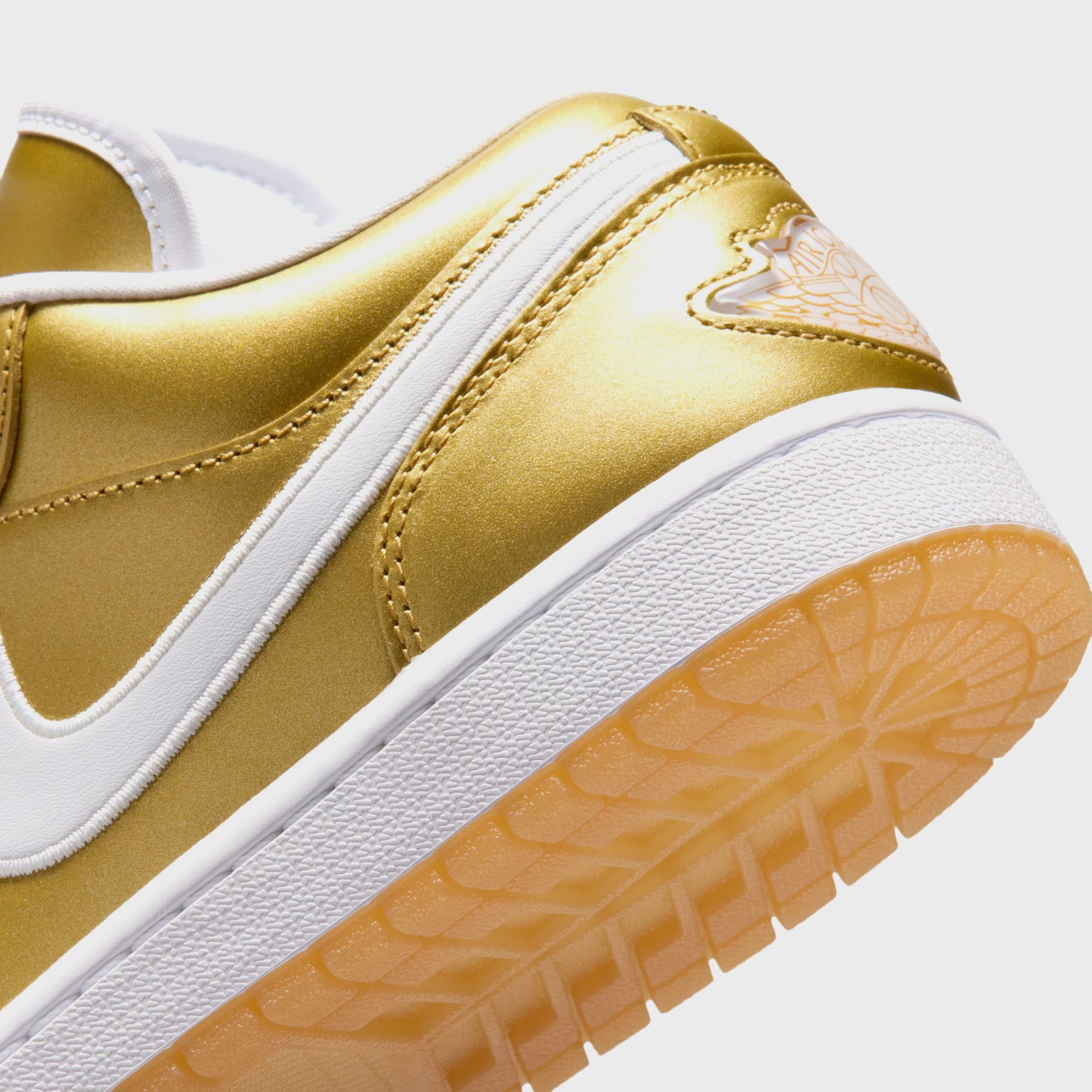 Jordan WMNS Air Jordan 1 Low - Gold / White / Gum Yellow