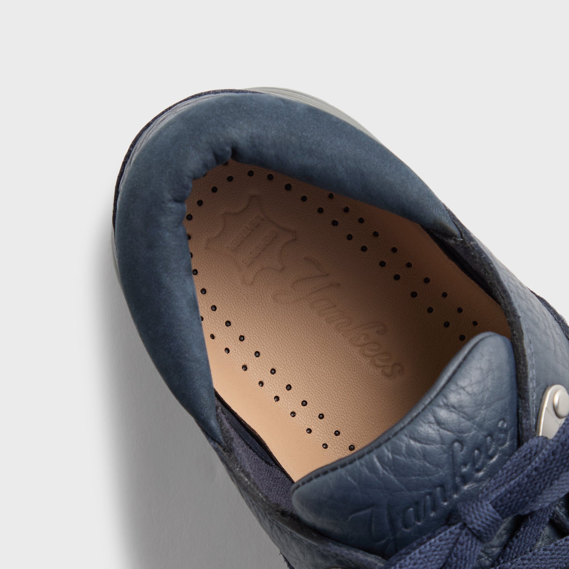 8th St by Ronnie Fieg for Clarks Originals & the New York Yankees Sunderland - Navy