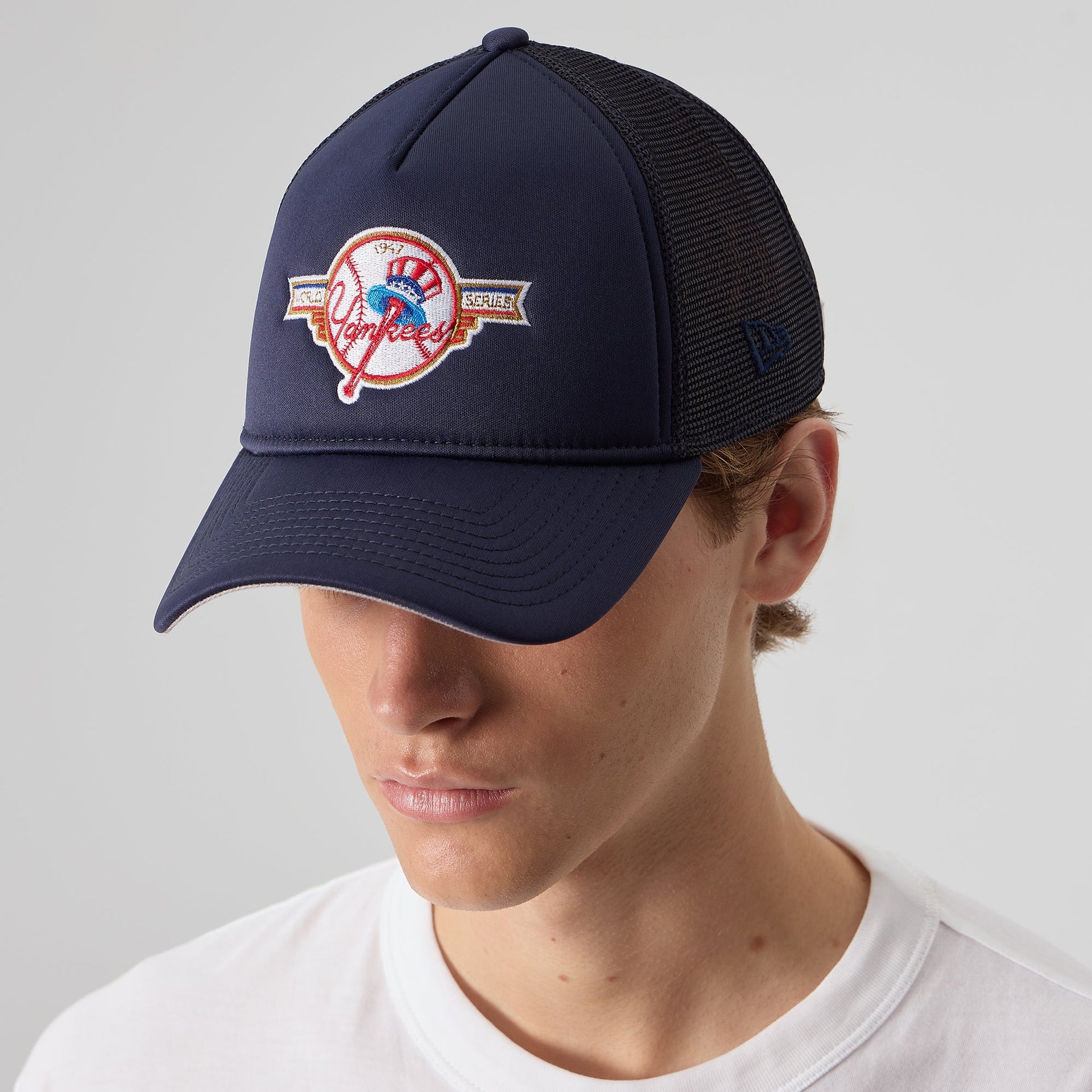 Kith & New Era for the New York Yankees Top Hat 9FORTY A Frame Trucker Snapback - Nocturnal
