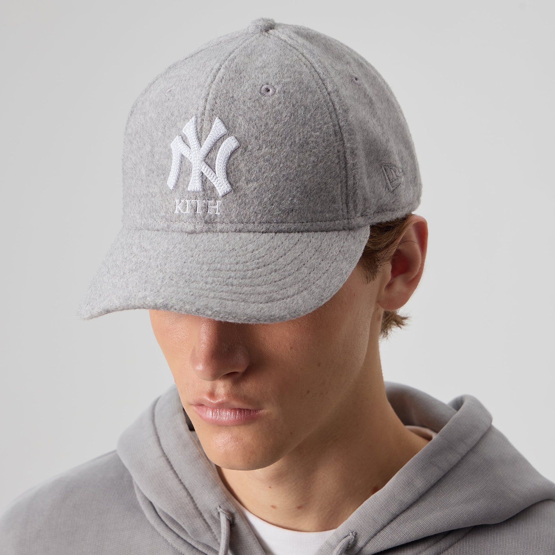 Kith & New Era for the New York Yankees Melton Wool 59FIFTY Low Profile Cap - Light Heather Grey